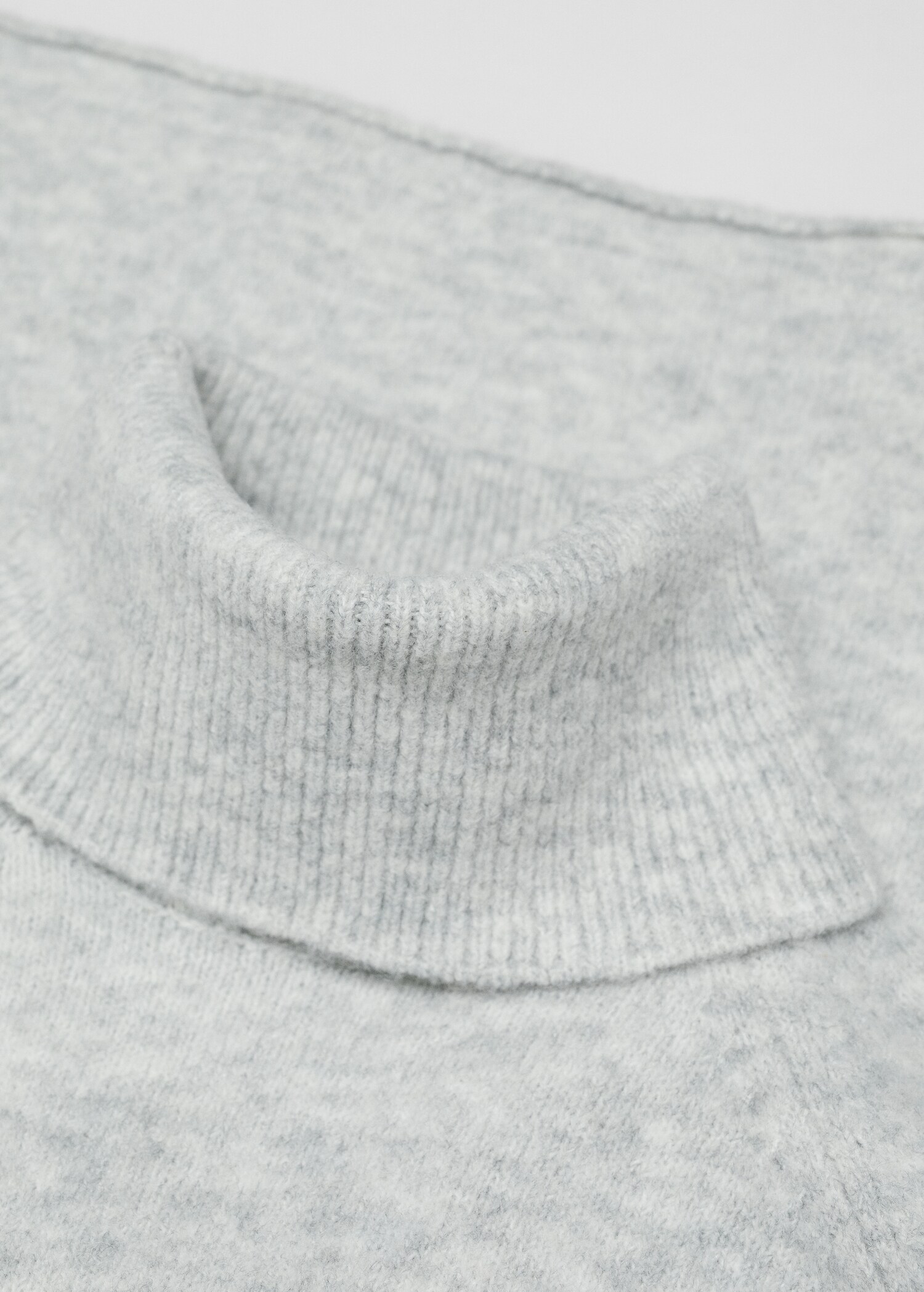 Turtleneck knit sweater - Details of the article 8