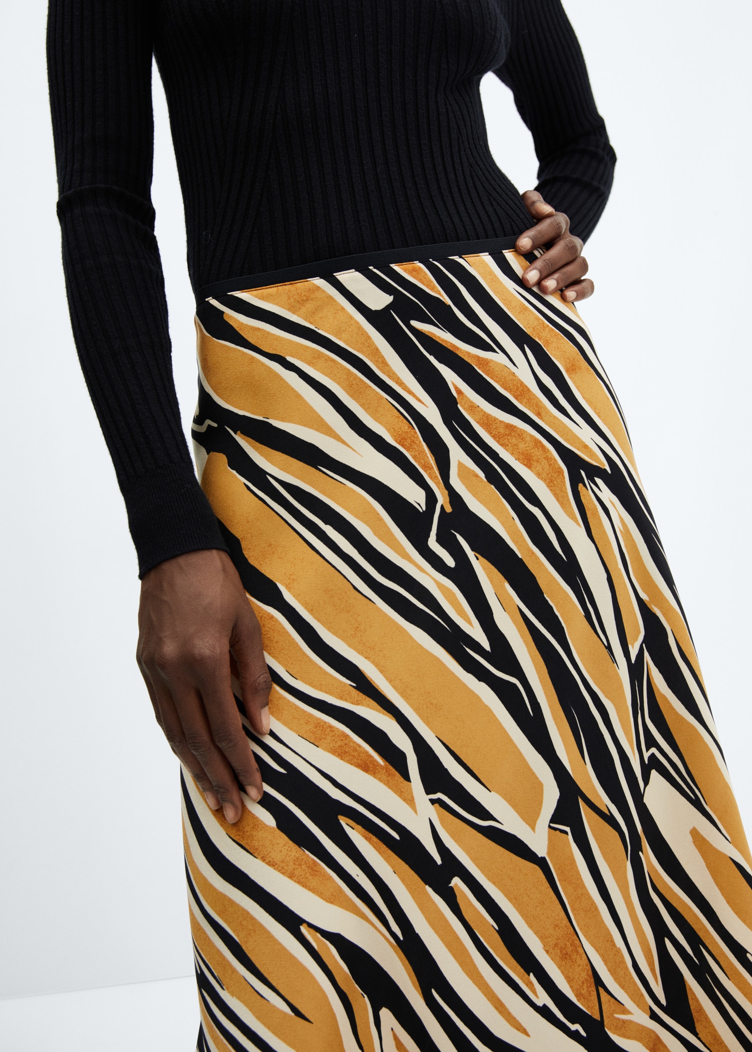 Printed satin skirt - Details of the article 6 