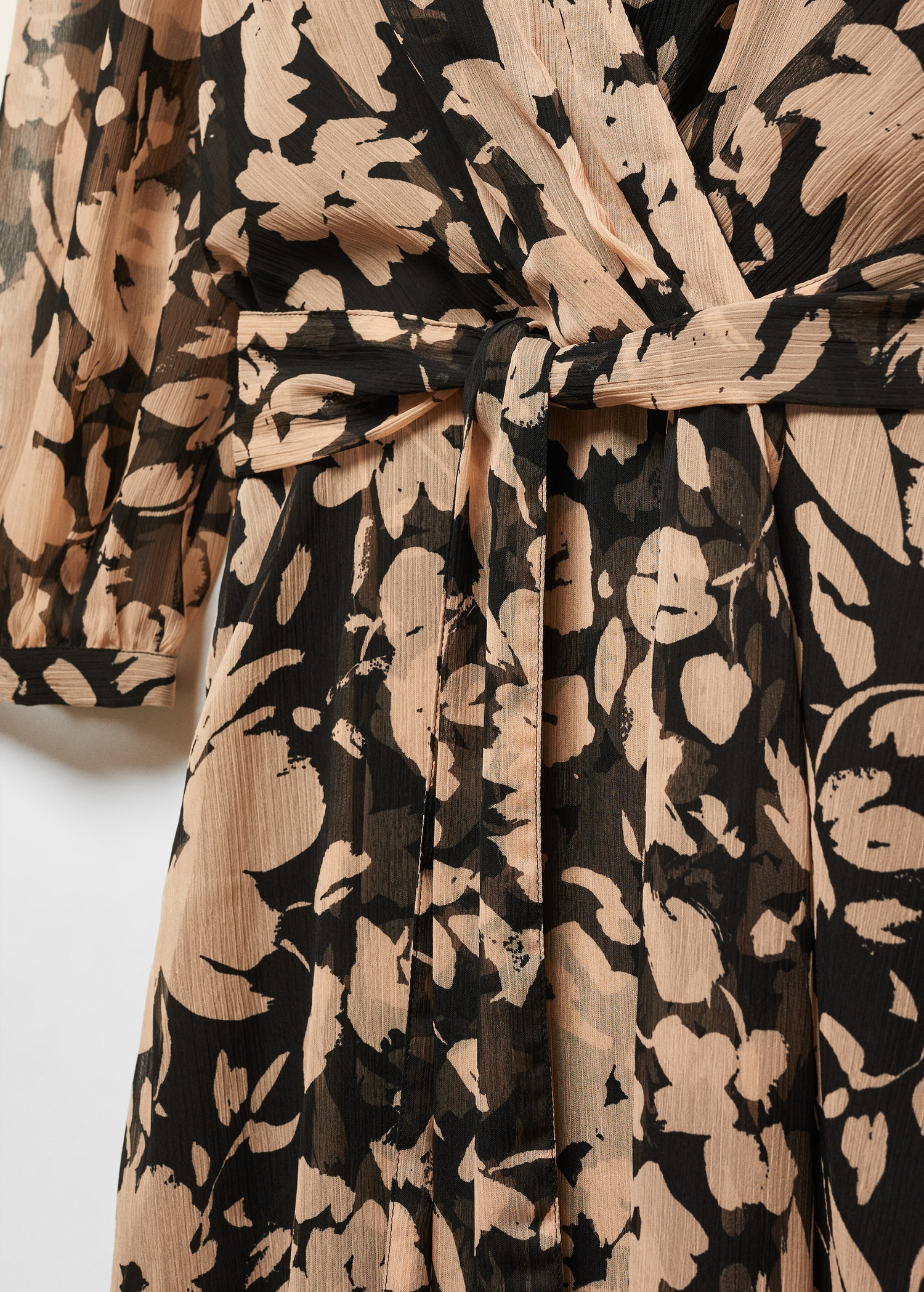 Vestido fluido com estampado floral - Pormenor do artigo 8