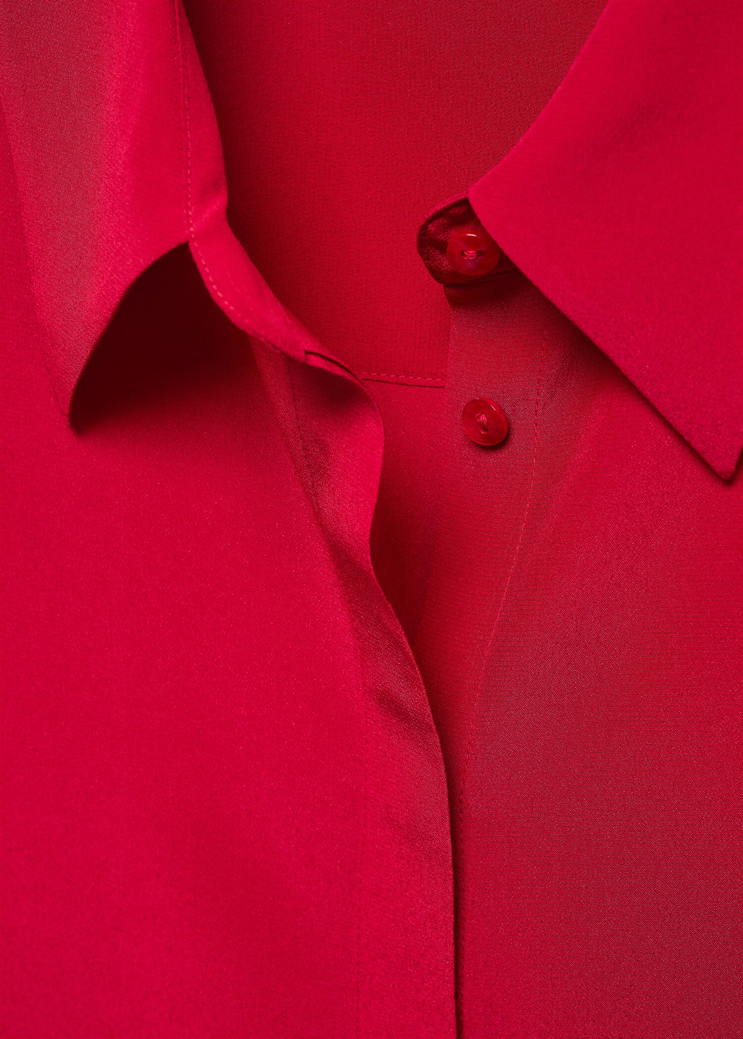 Silk shirt with hidden buttons  - Details of the article 8