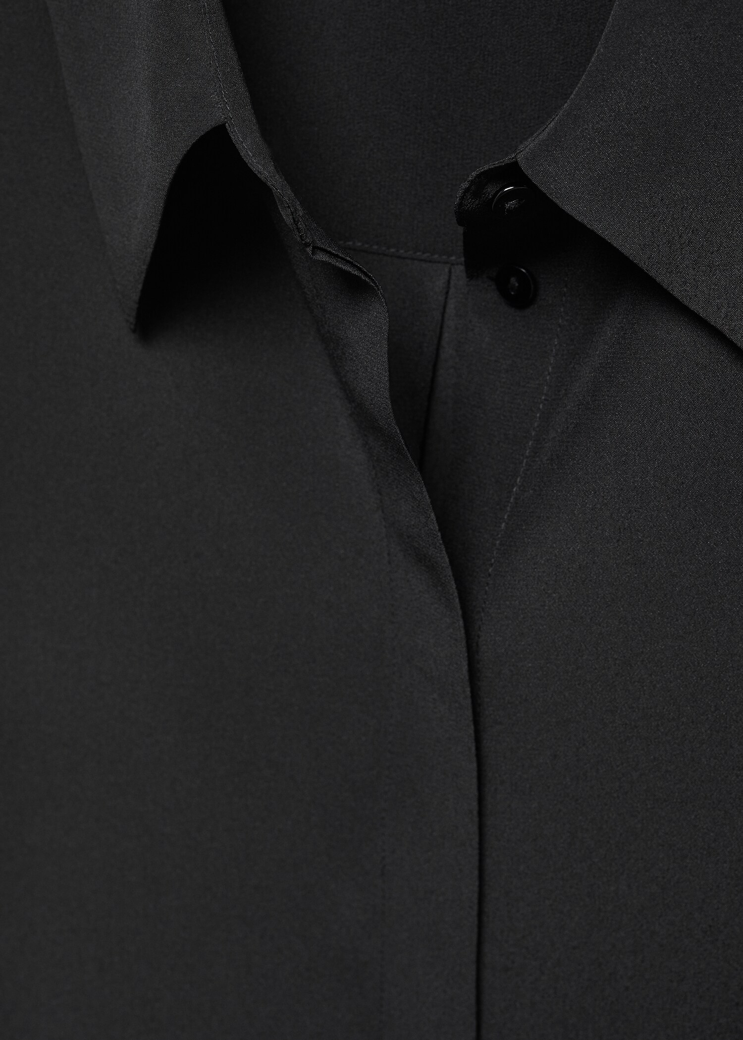 Silk shirt with hidden buttons  - Details of the article 8