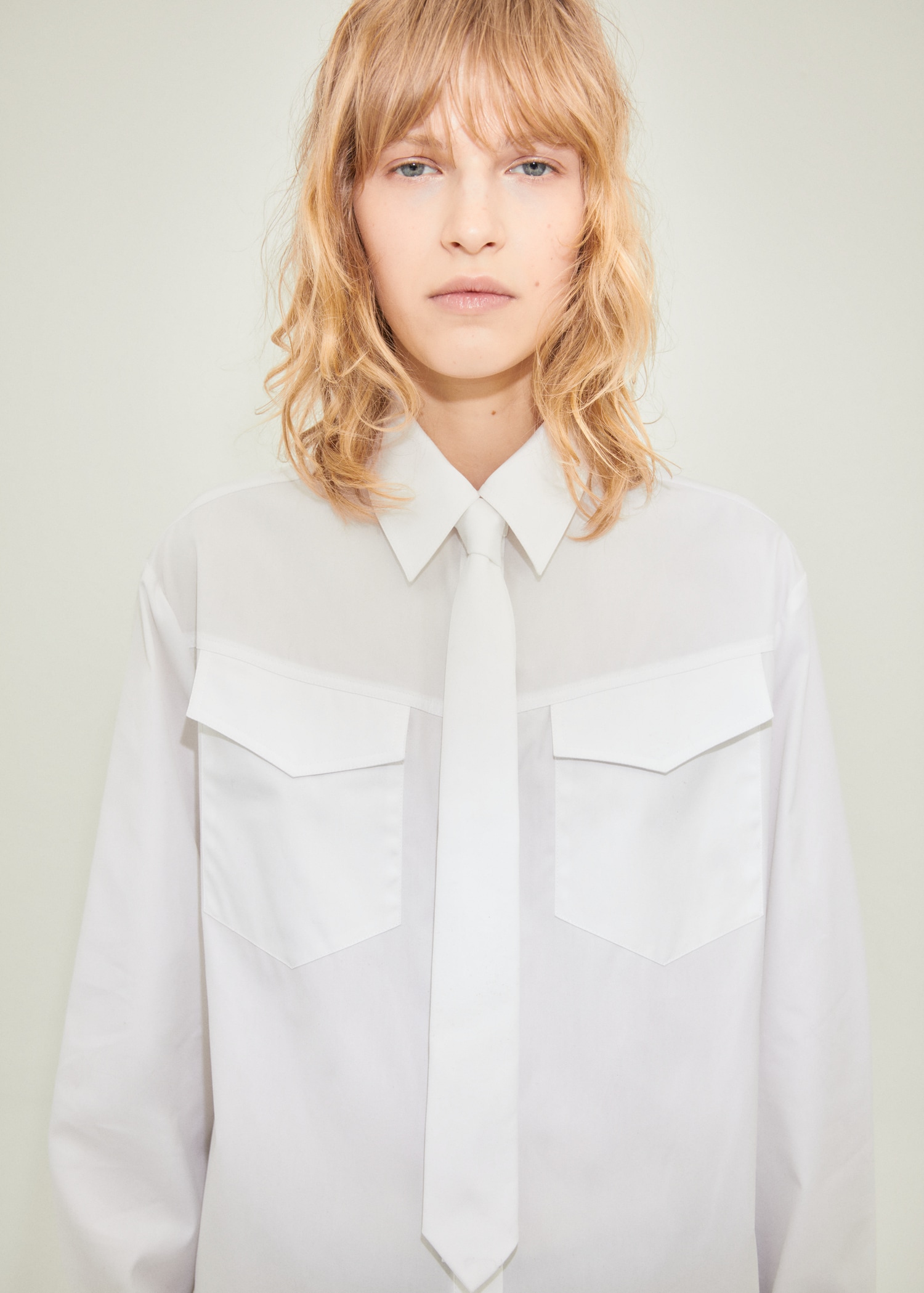 Camisa bolsillos detalle corbata - Detalle del artículo 1