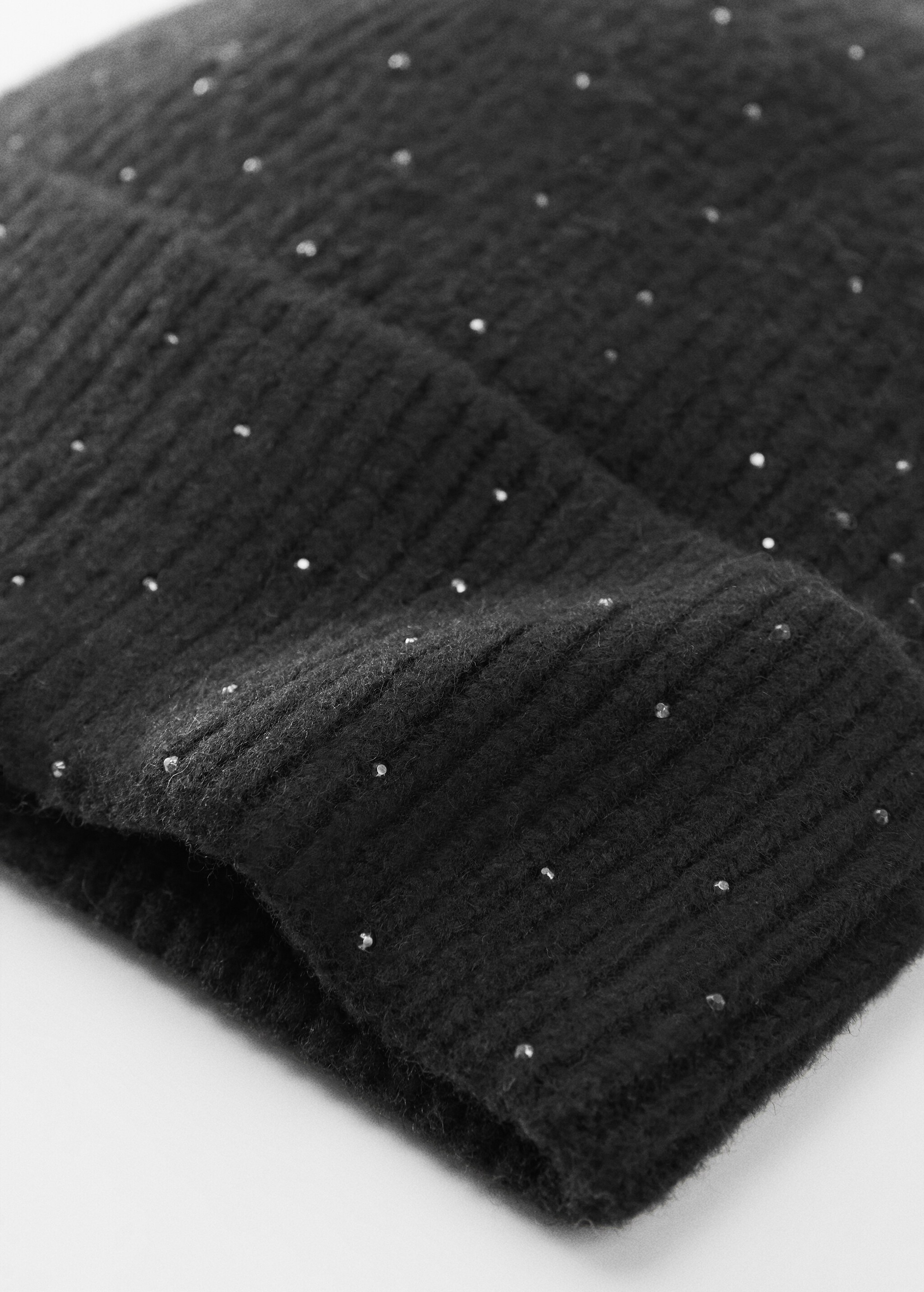 Knitted hat with shiny details  - Details of the article 1