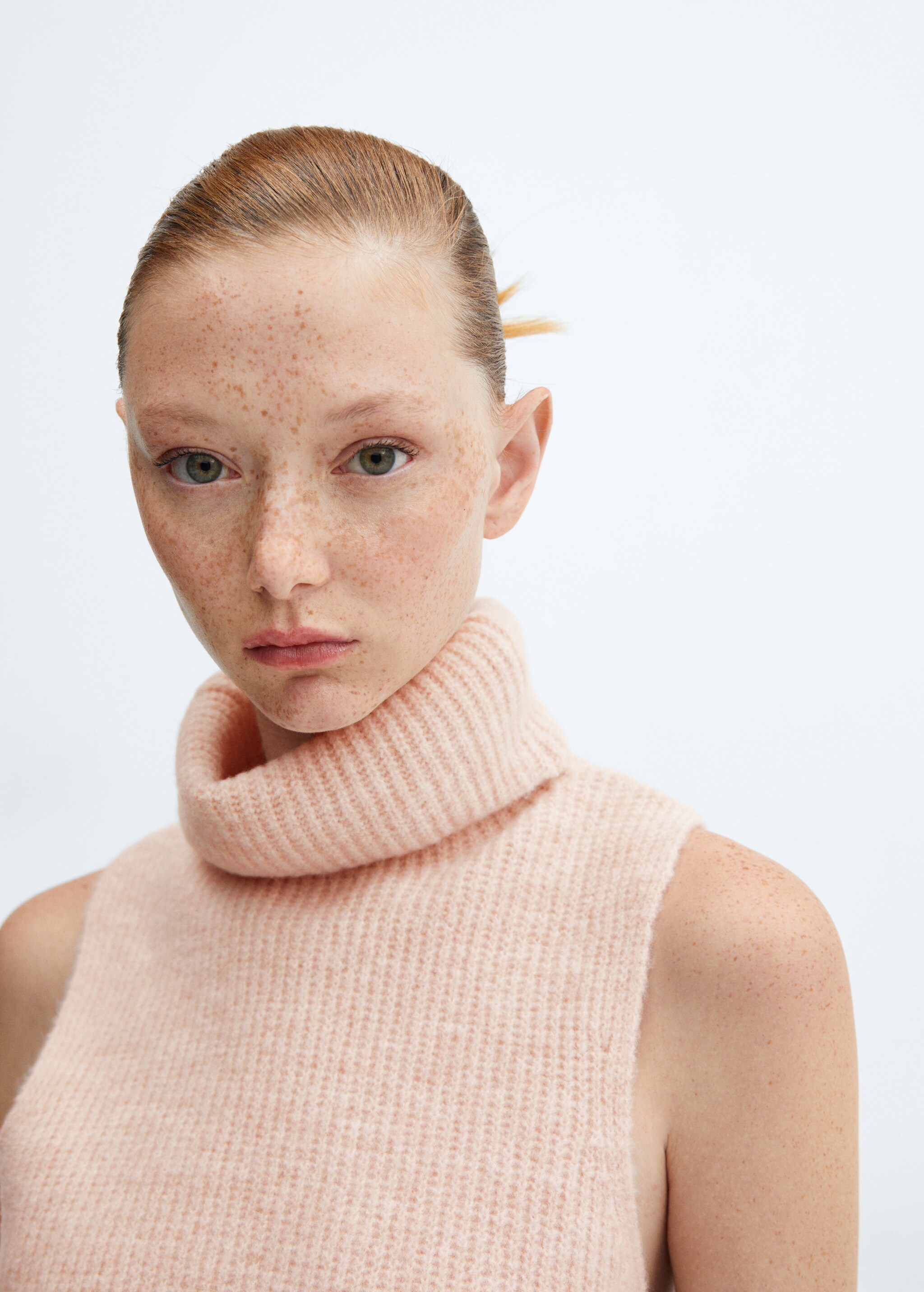 Turtleneck knit top - Details of the article 1