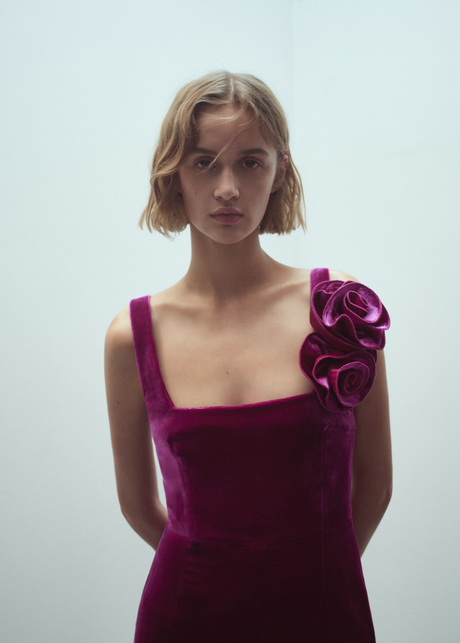 Flared velour jumpsuit with wide straps - Details of the article 1