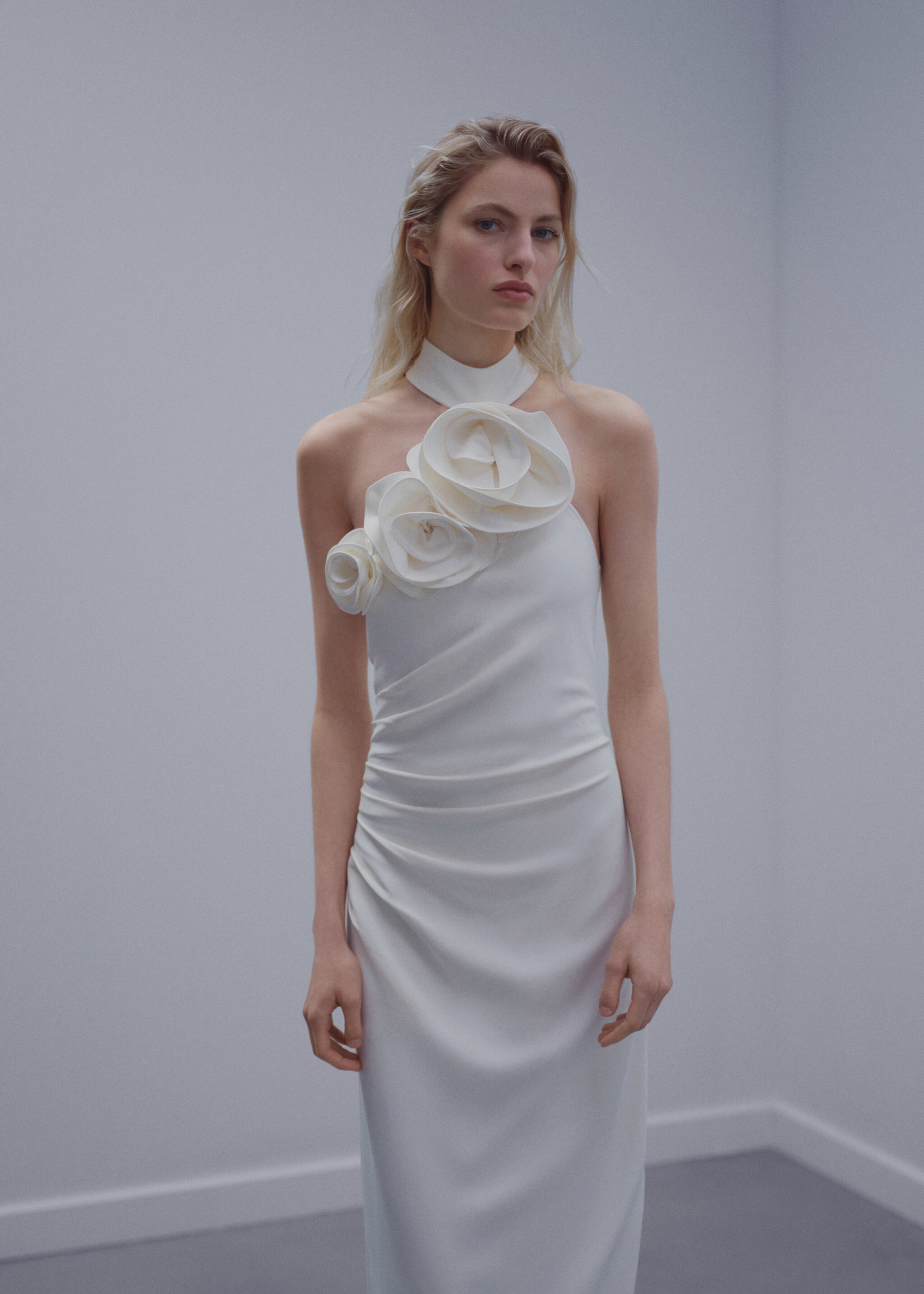 Vestido maxi flores abertura - Plano medio
