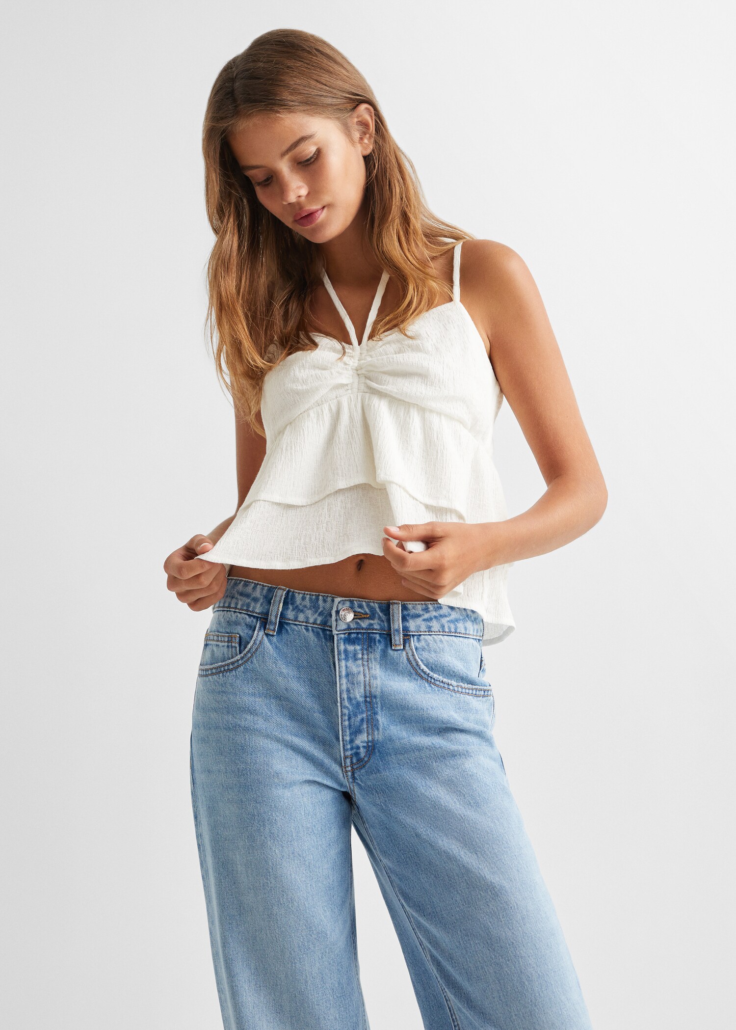 Хлопковый топ с воланами - Средний план