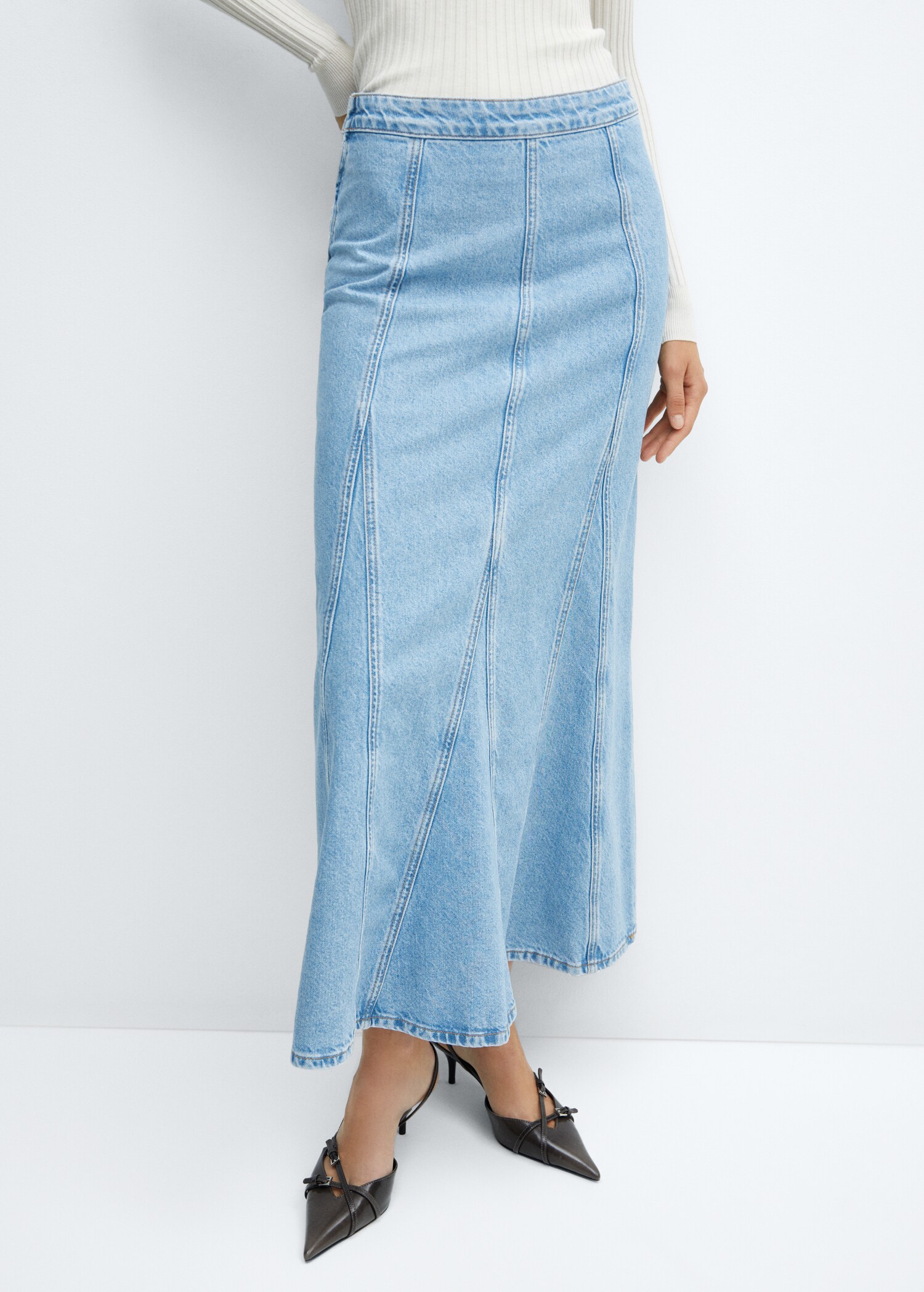 Jupe longue en jean coutures - Plan moyen