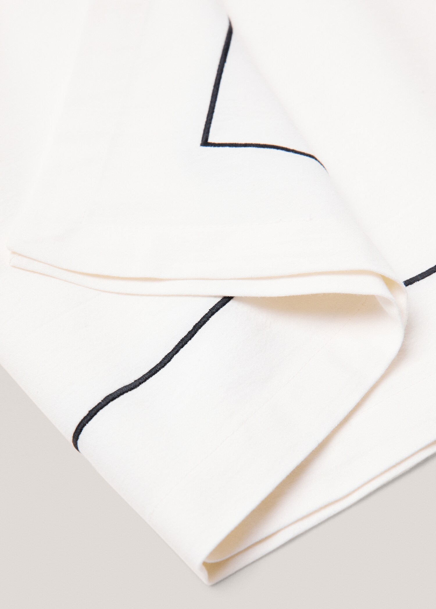Nappe ligne brodée 100 % coton 150x150 cm - Détail de l'article 1