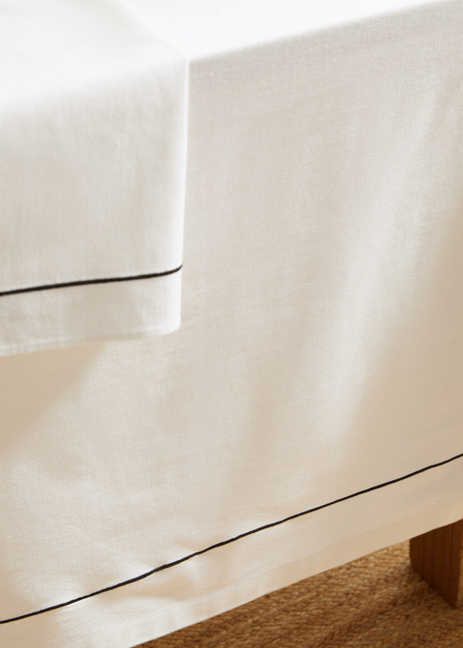 Nappe ligne brodée 100 % coton 150x150 cm - Détail de l'article 7