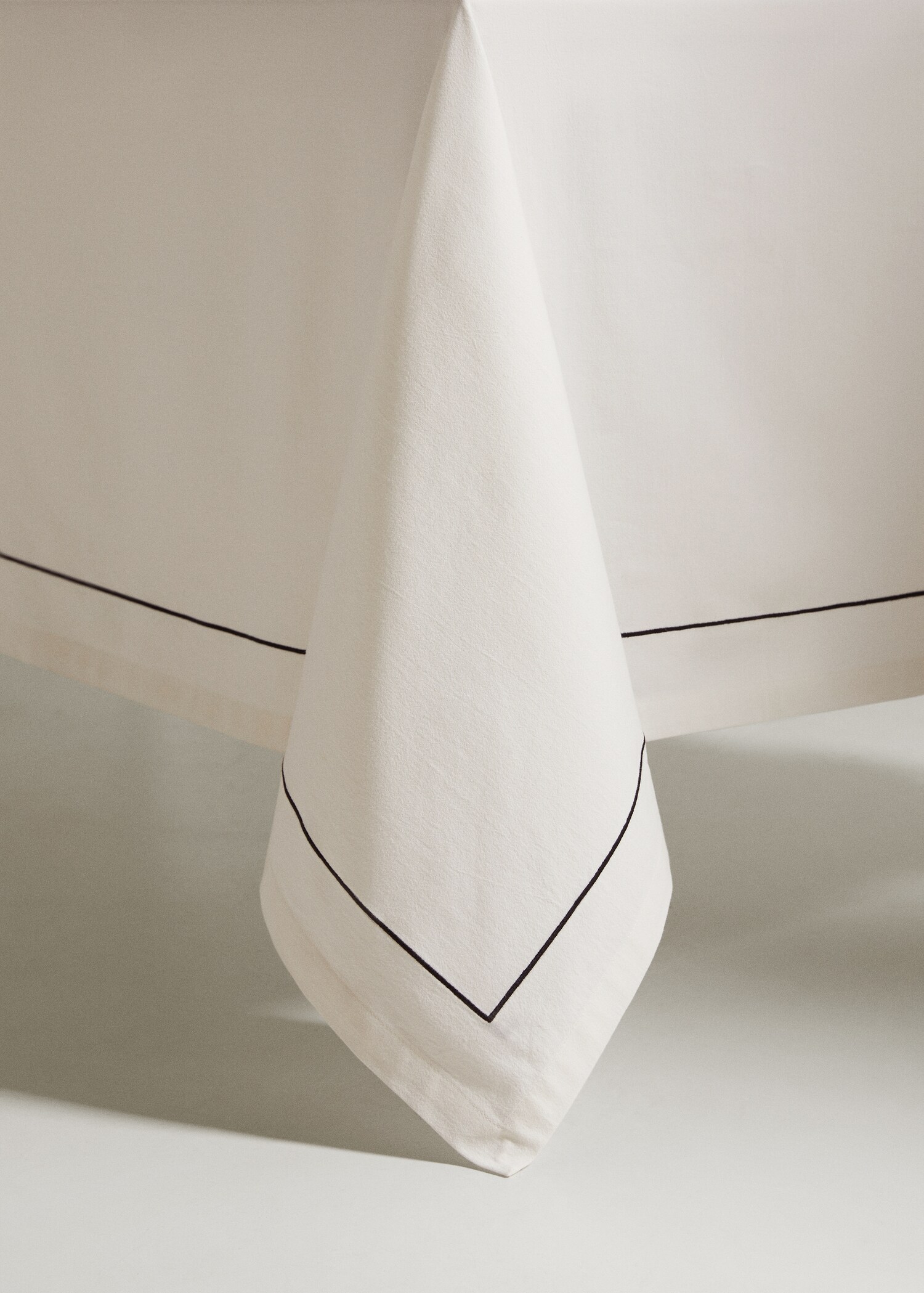 Nappe ligne brodée 100 % coton 150x150 cm - Détail de l'article 8