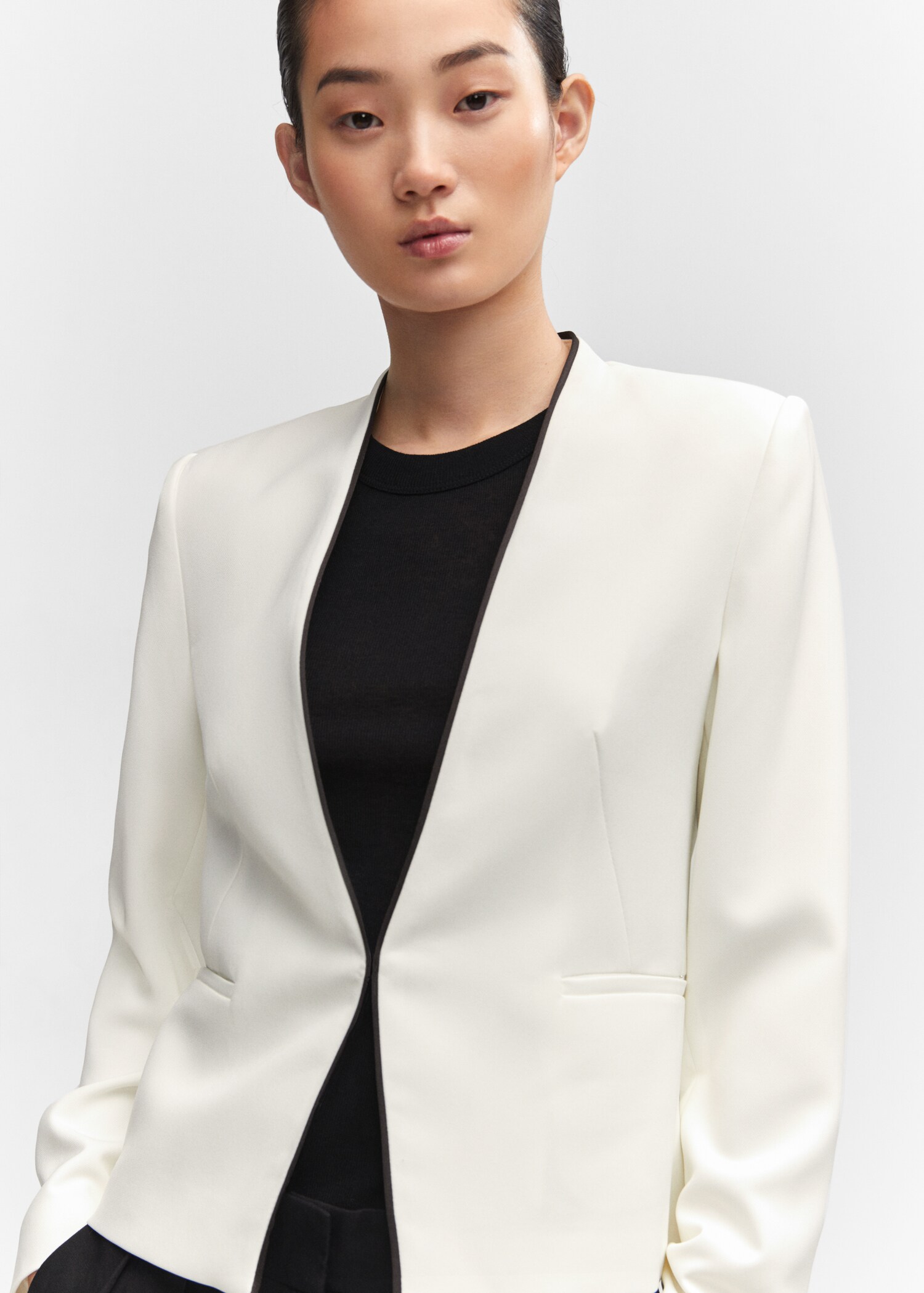 Contrasting trims blazer - Details of the article 1