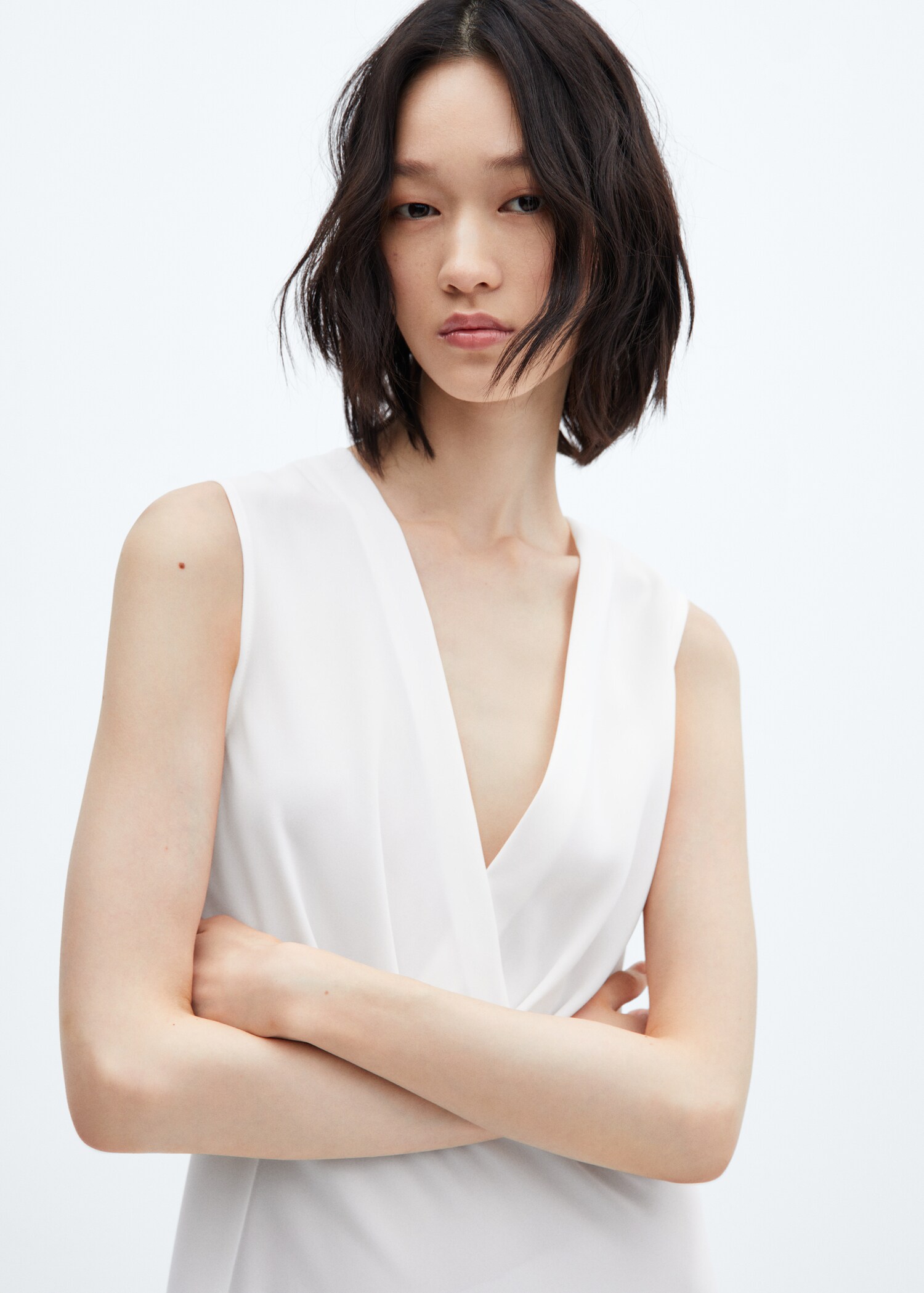 Asymmetrical dress with side slit - Details of the article 6