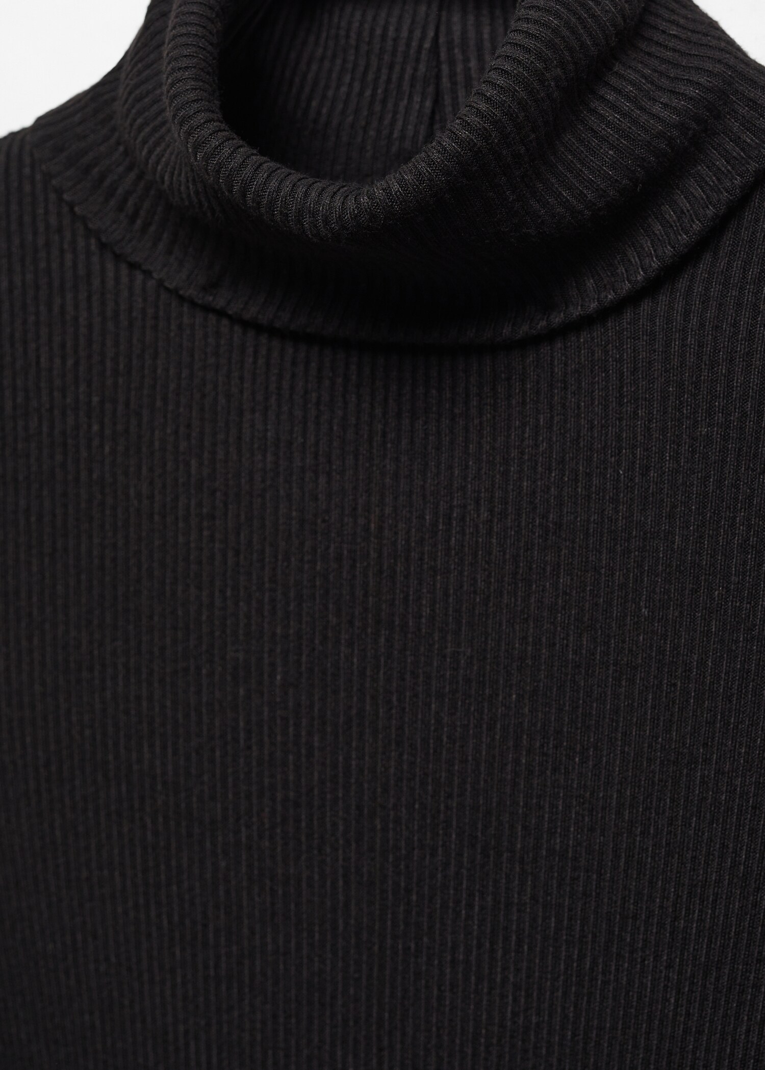 Kleid mit Rippmuster - Detail des Artikels 8