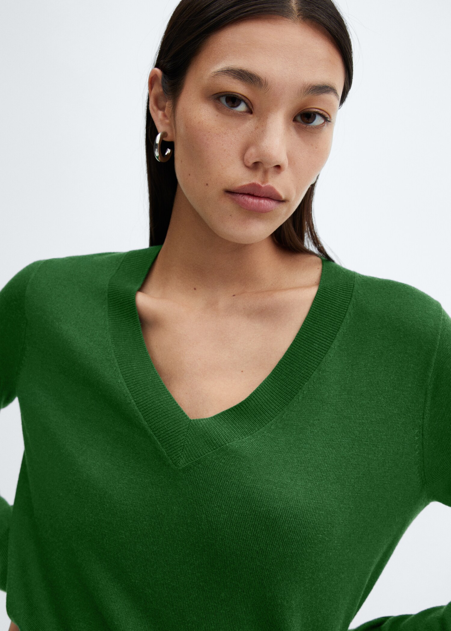 Fine-knit V-neck sweater - Details of the article 1