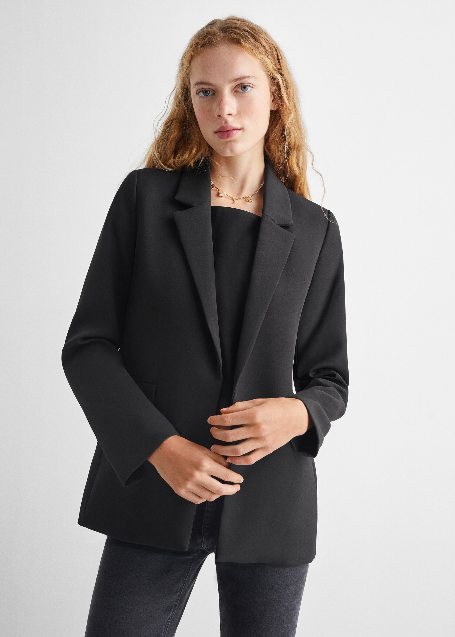 Americana traje entallada - Plano medio