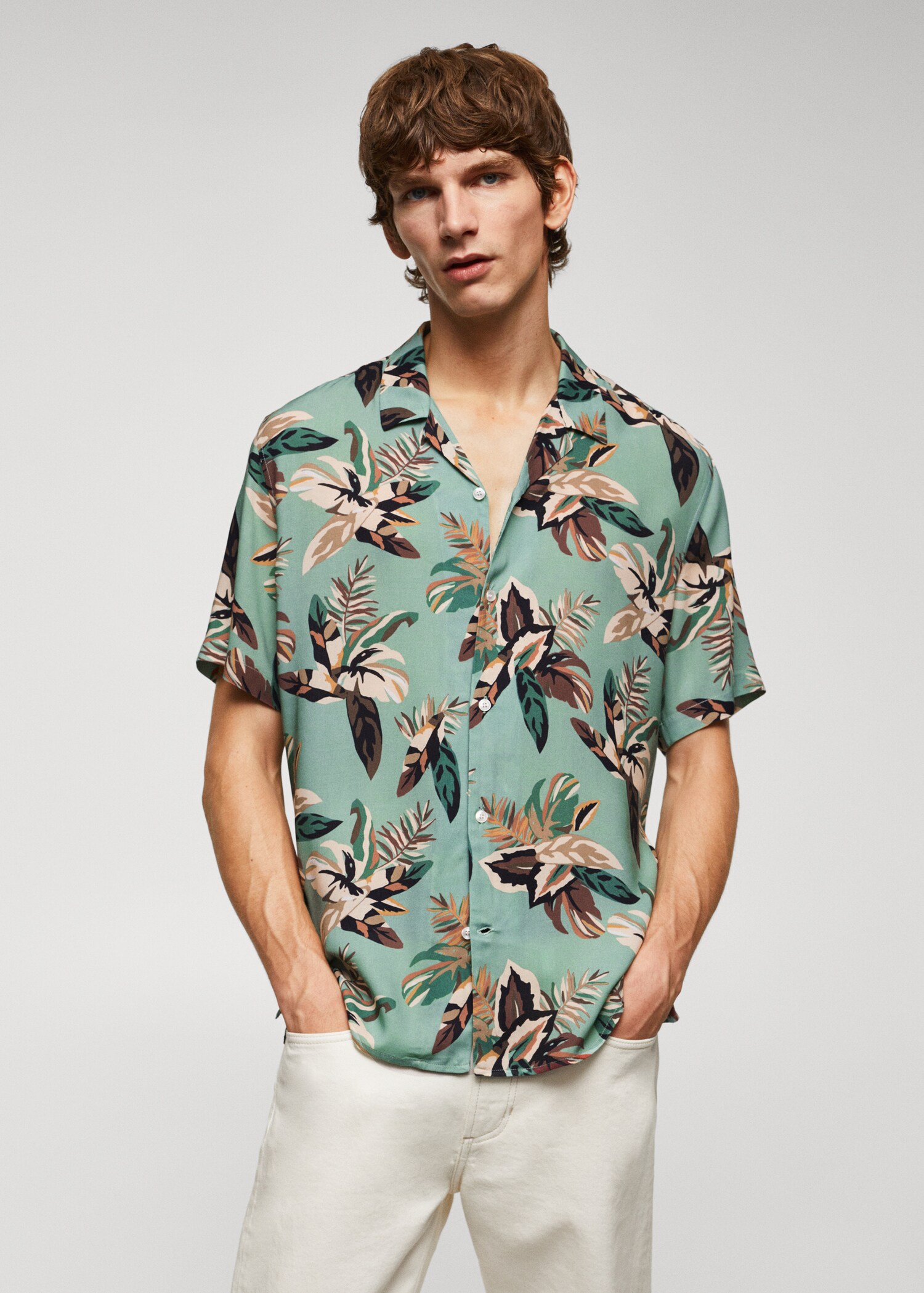 Camisa regular fit estampado floral - Plano medio