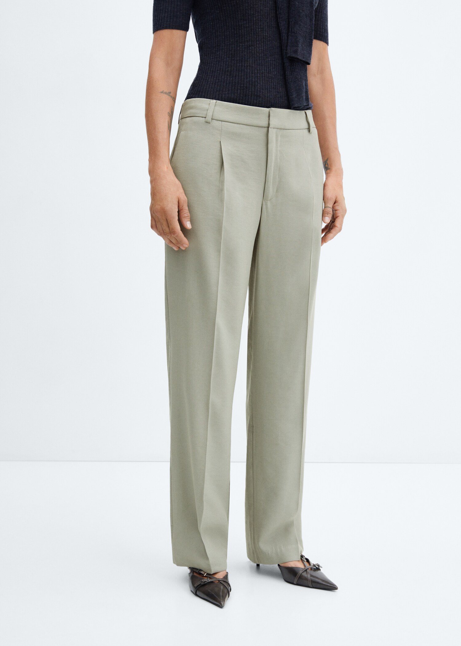 Pantalón recto pinzas - Plano medio