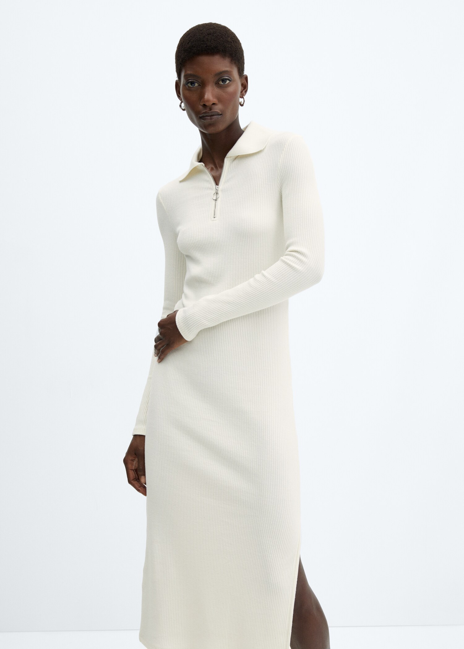Vestido cremallera escote - Plano medio