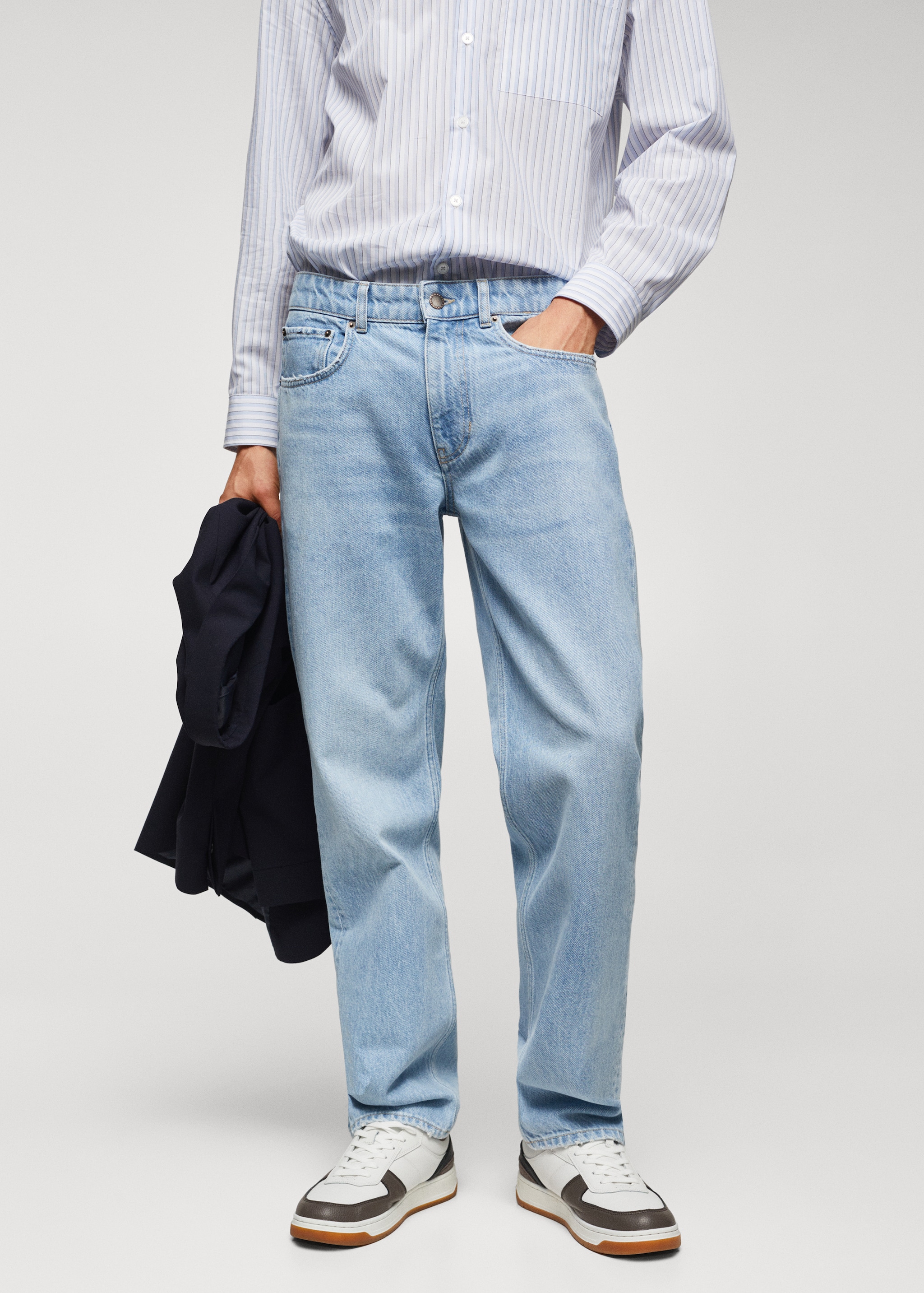Light-wash loose-fit jeans
