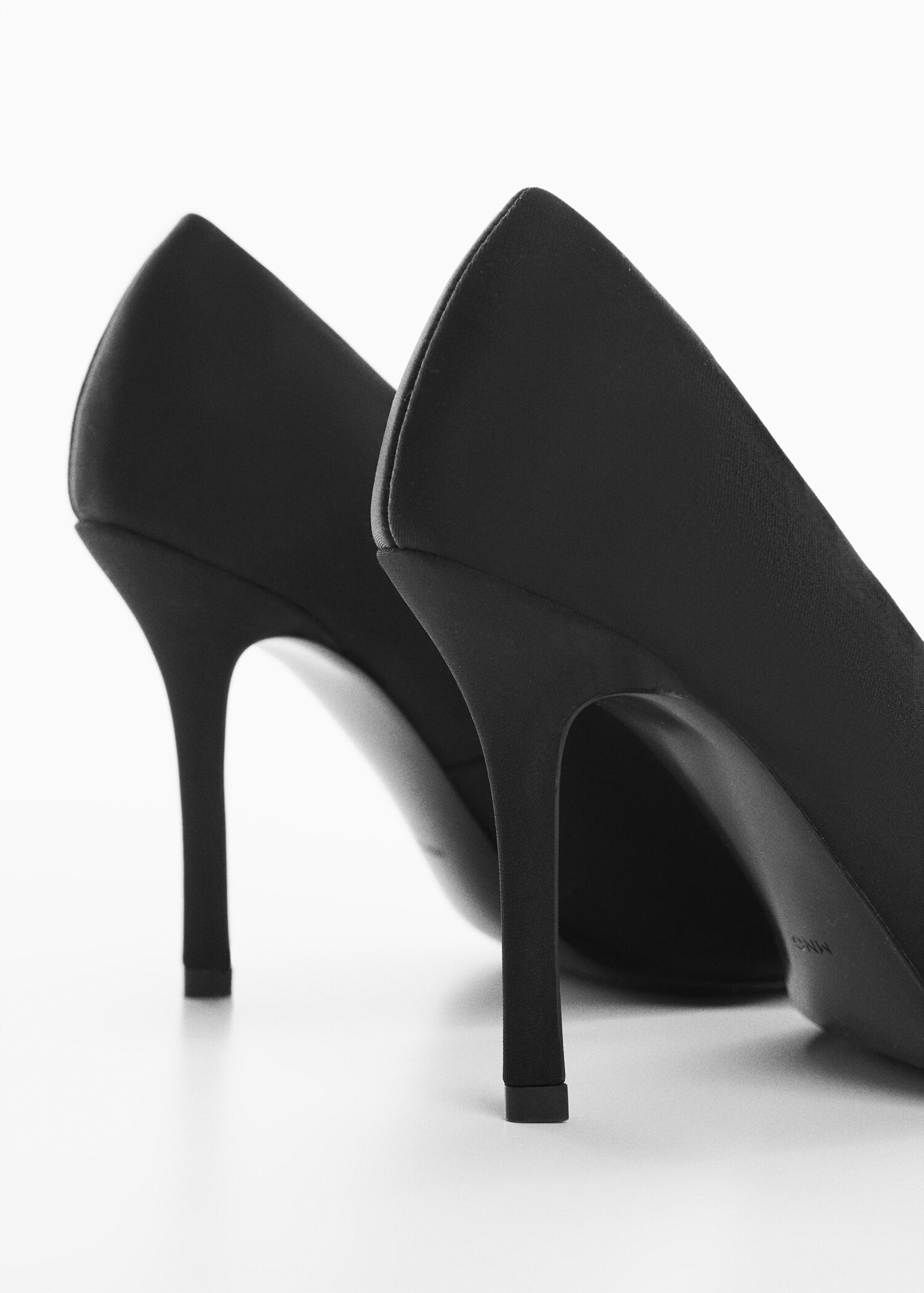 Pointed toe heel shoes - Details of the article 1