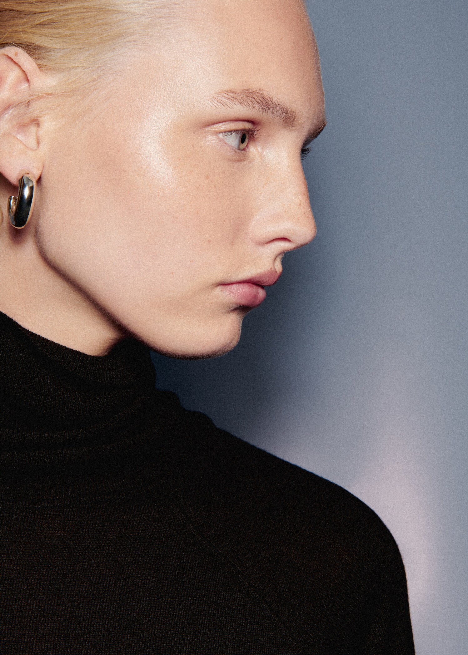 Fine-knit turtleneck sweater - Details of the article 9