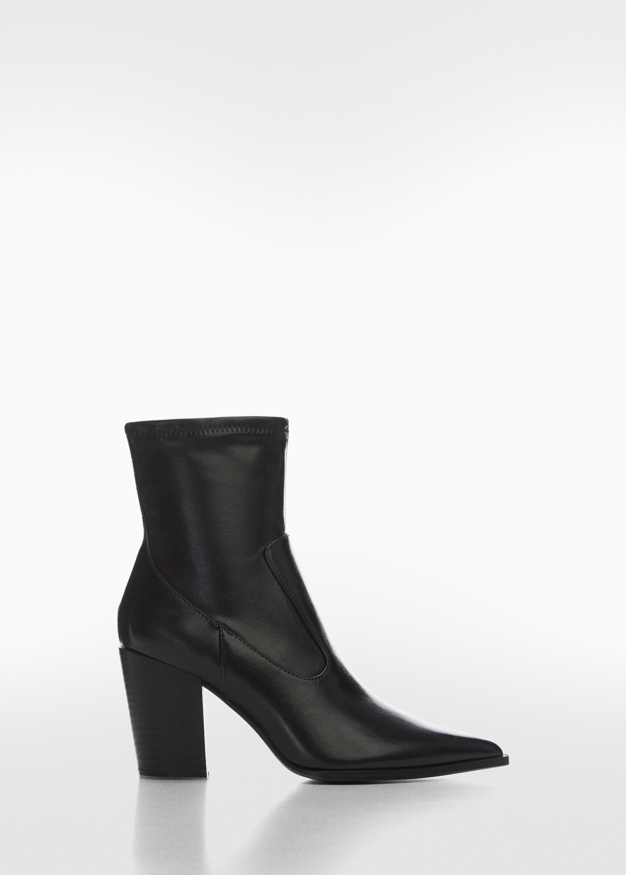 Pointed-toe ankle boot swith zip closure - Article without model