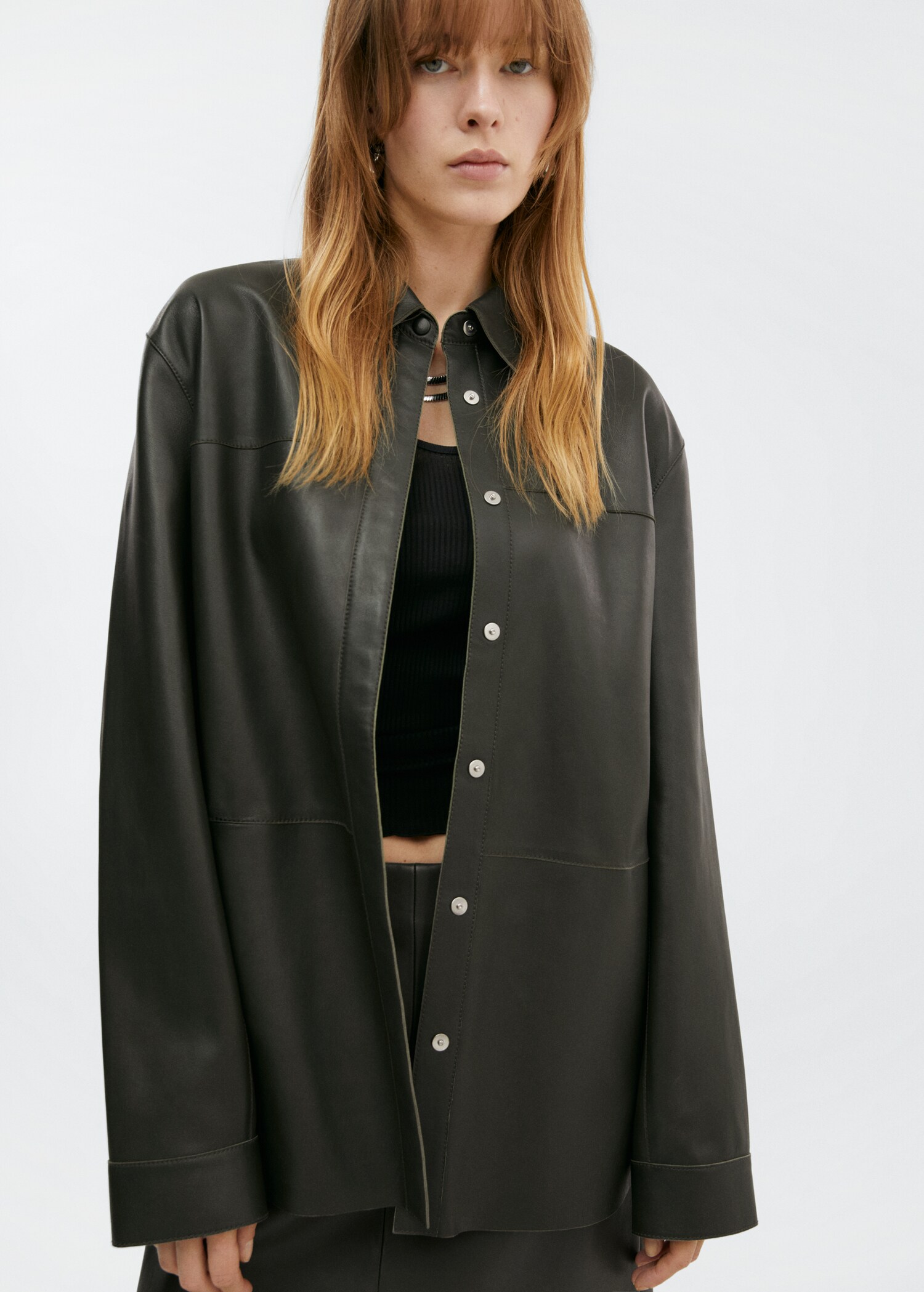 Surchemise cuir - Plan moyen