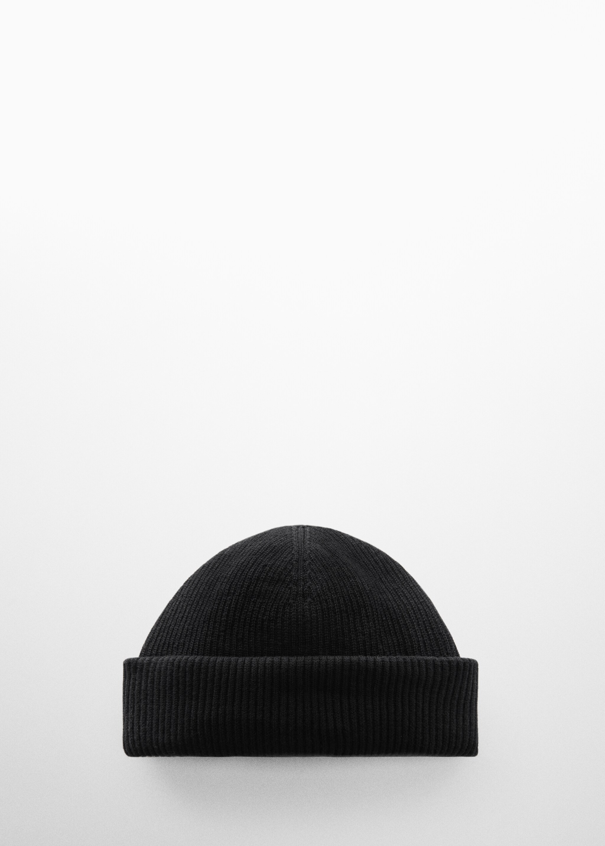 Short knitted hat - Article without model