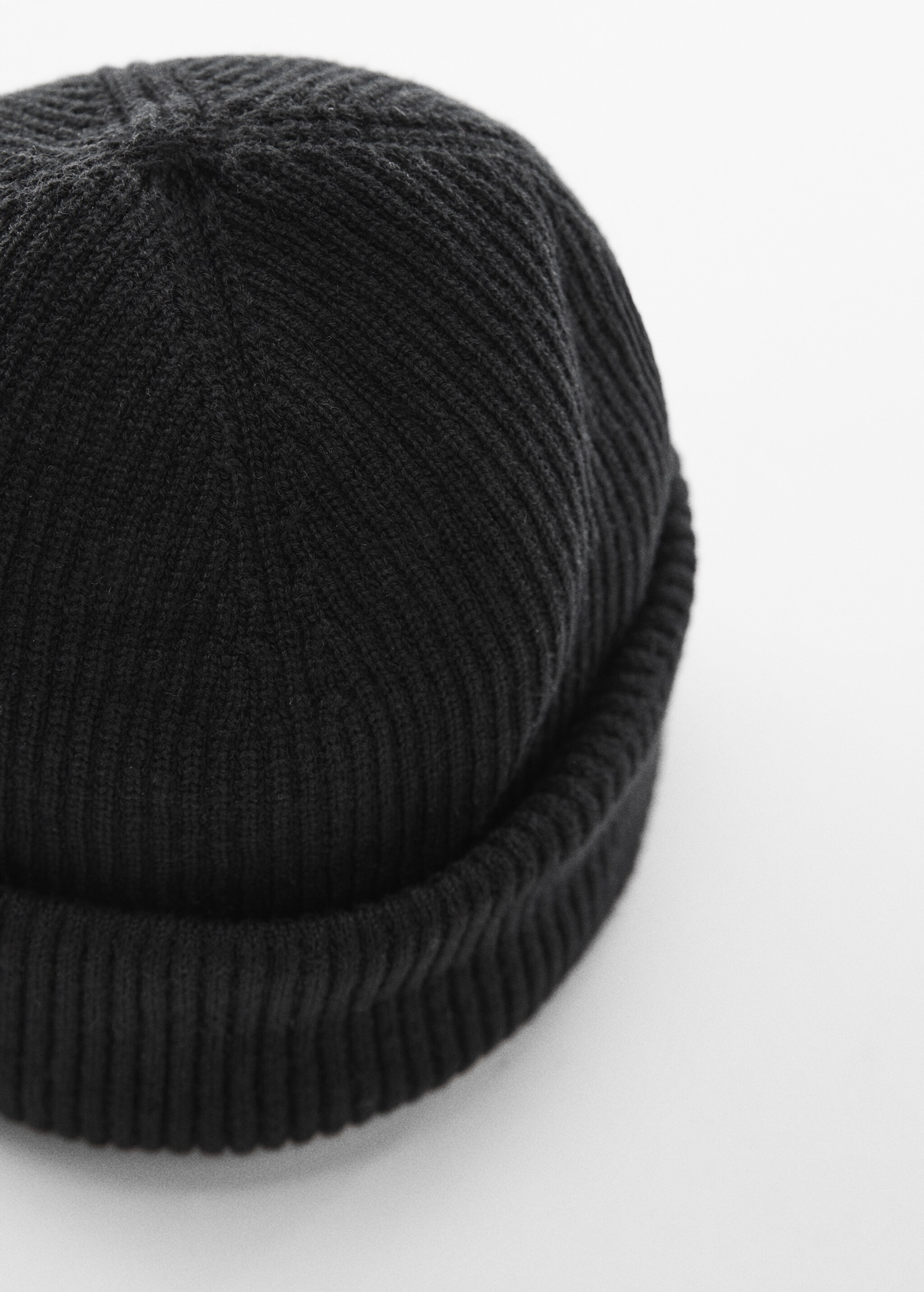 Short knitted hat - Details of the article 1