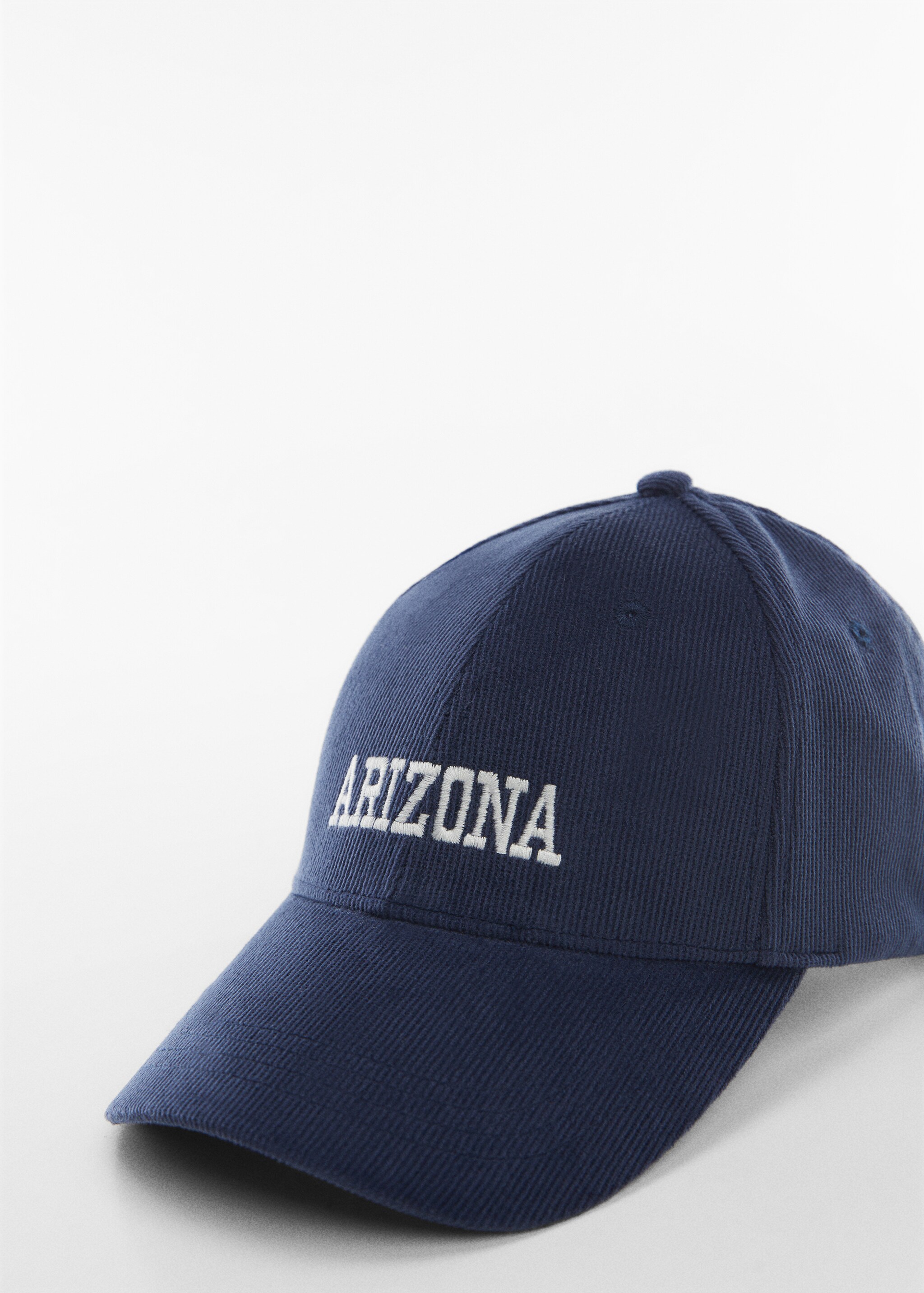 Embroidered message cap - Details of the article 1