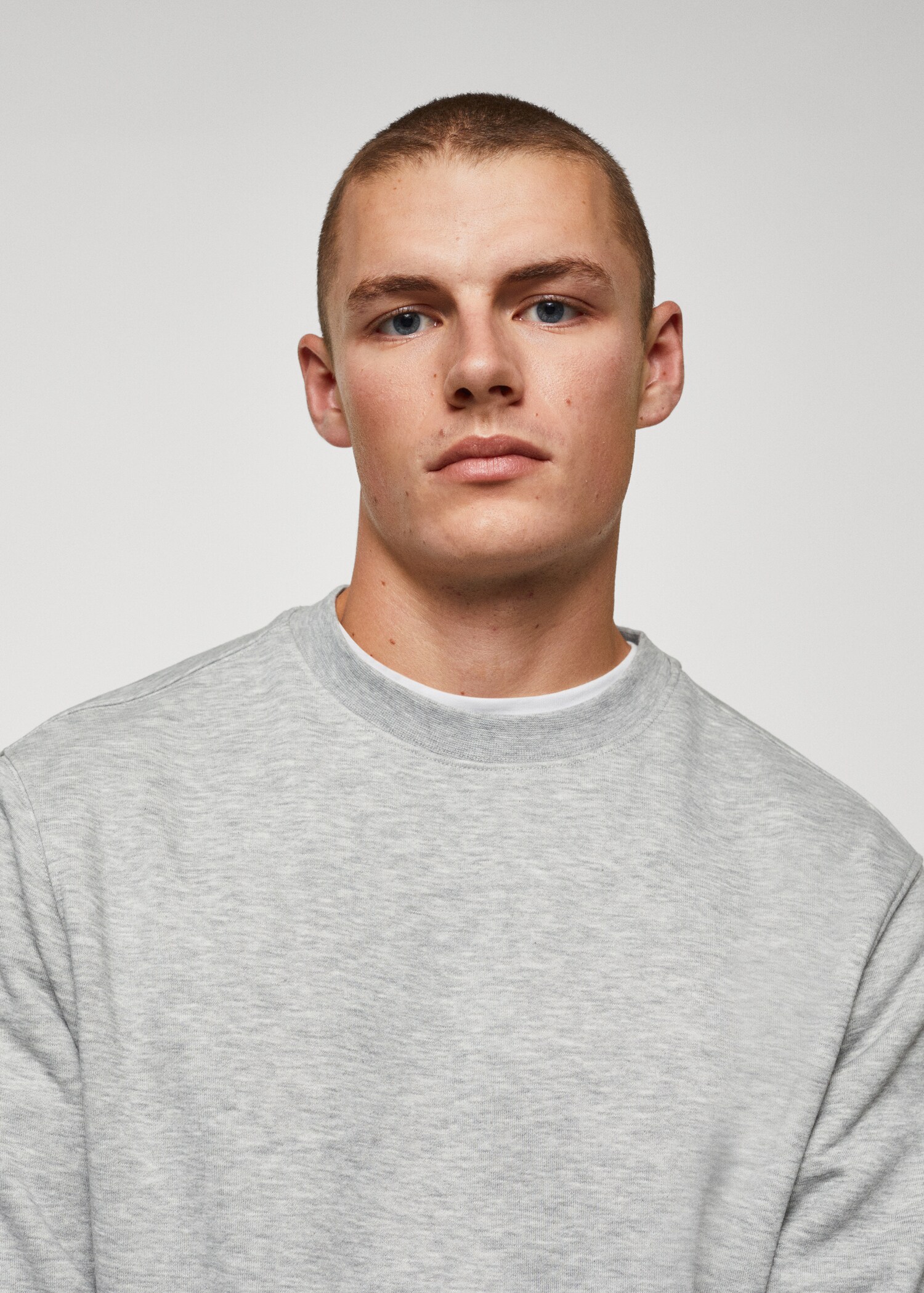 Lightweight cotton sweatshirt - Details of the article 2