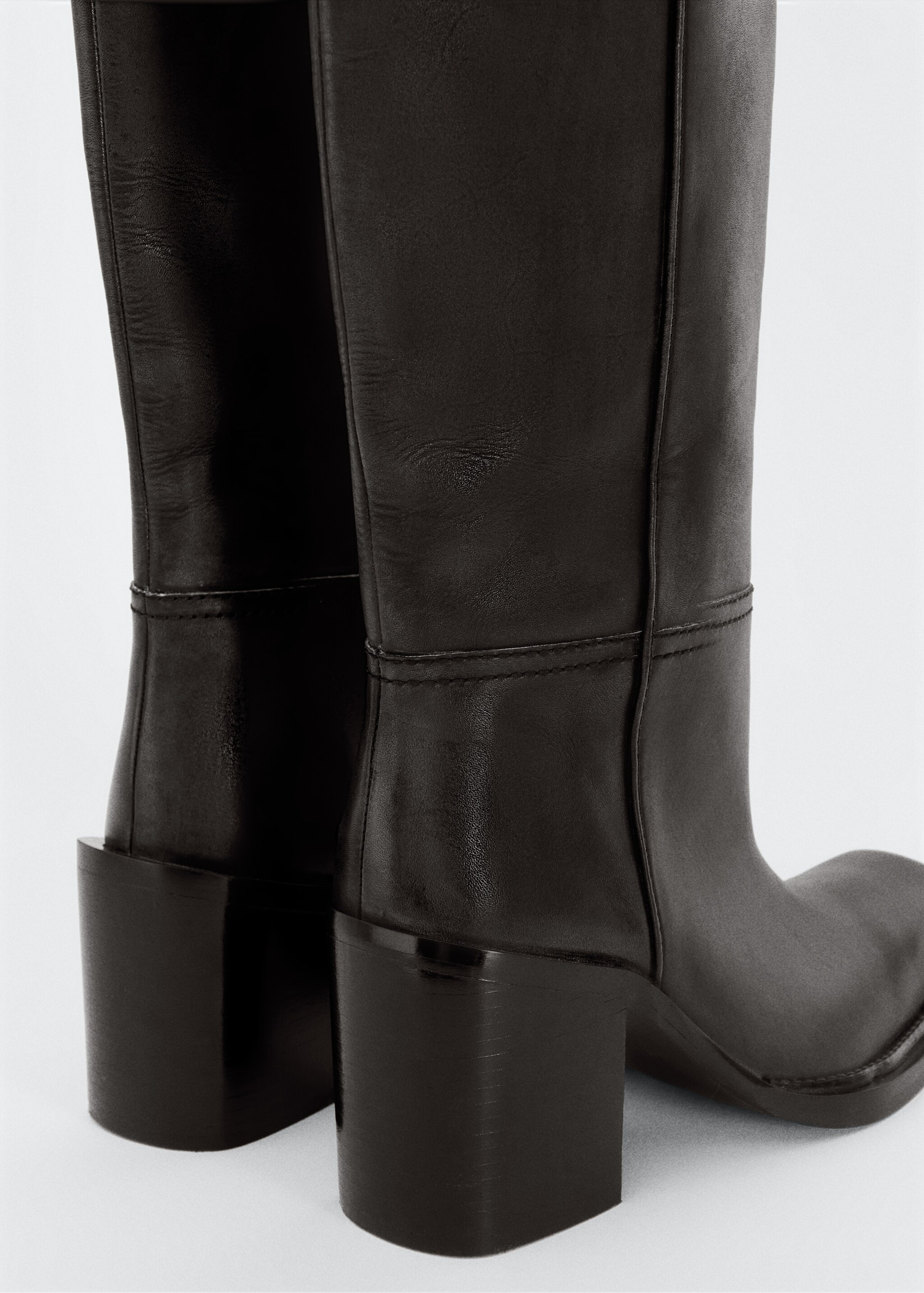 Leather boots with tall leg - Details of the article 2