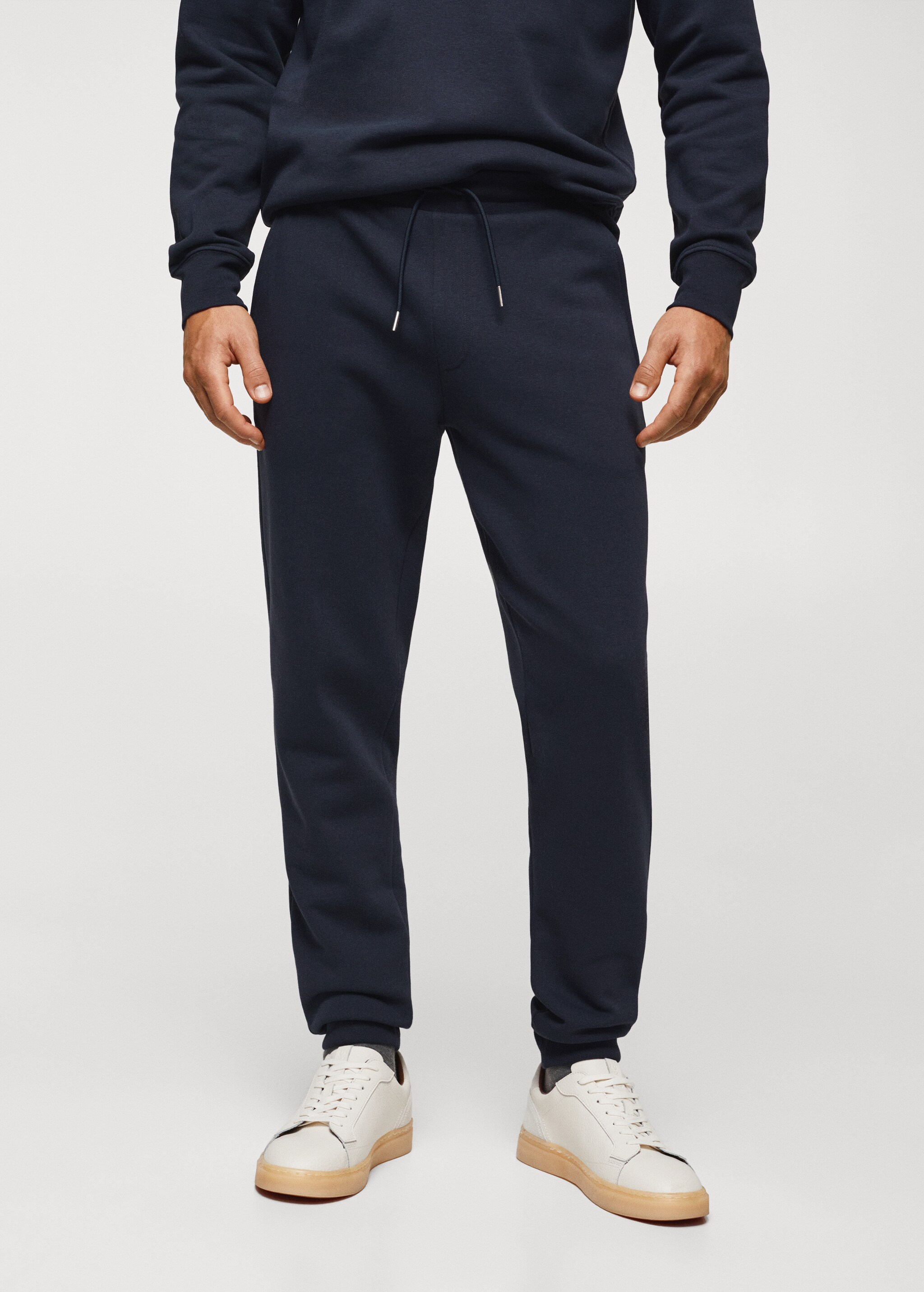 Cotton jogger-style trousers - Μεσαίο πλάνο