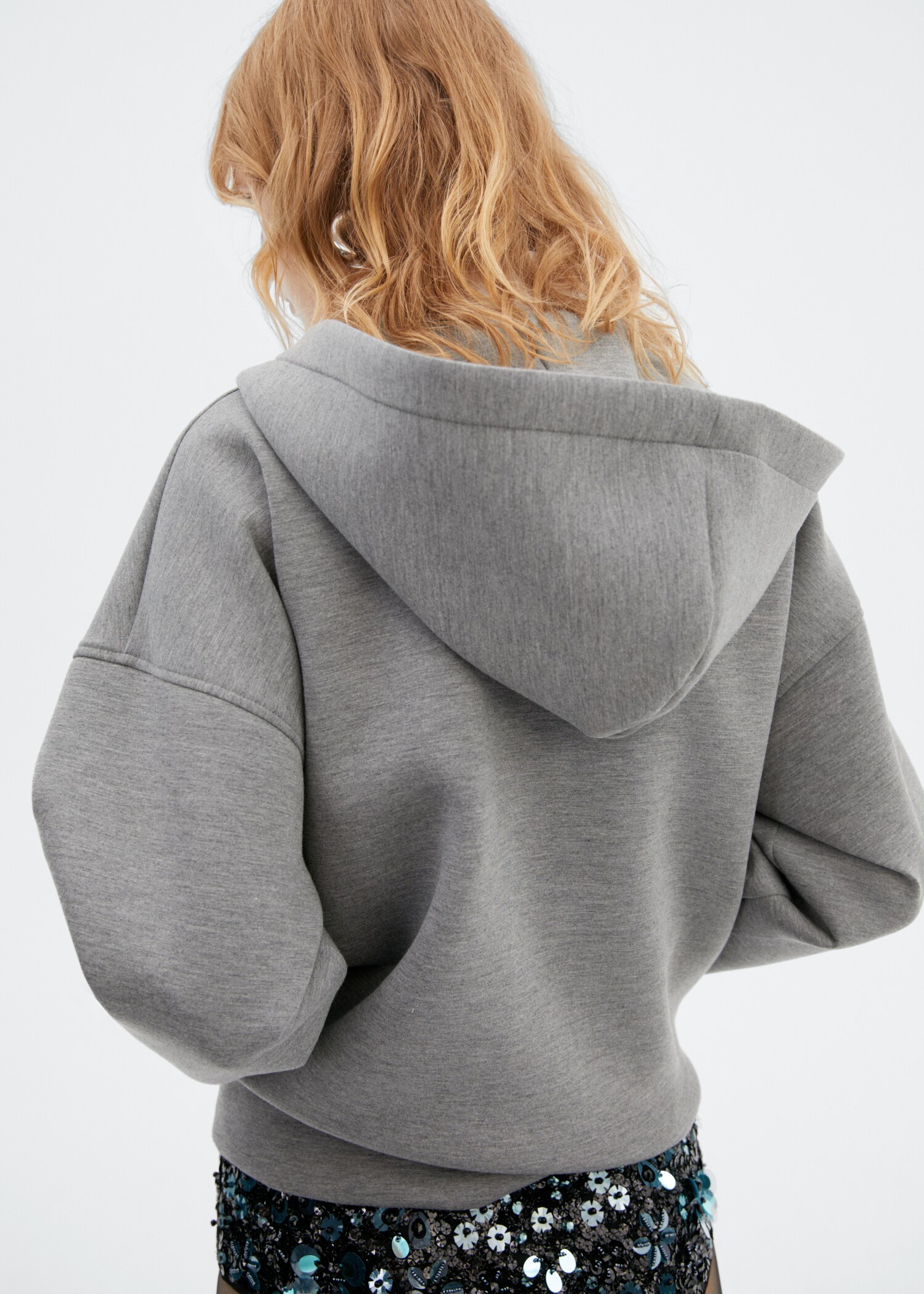 Hoodie with dropped shoulders  - Reverse of the article