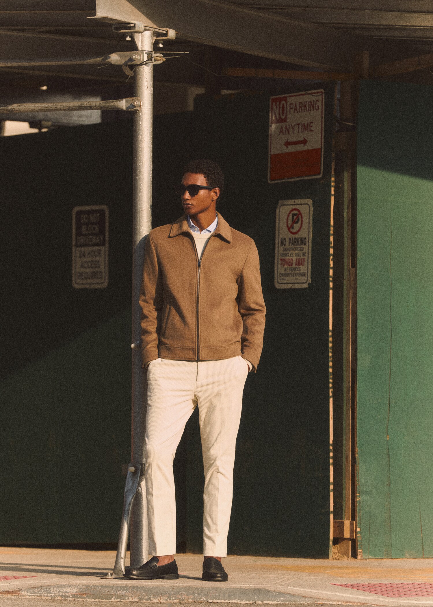 Slim fit corduroy trousers - Details of the article 5
