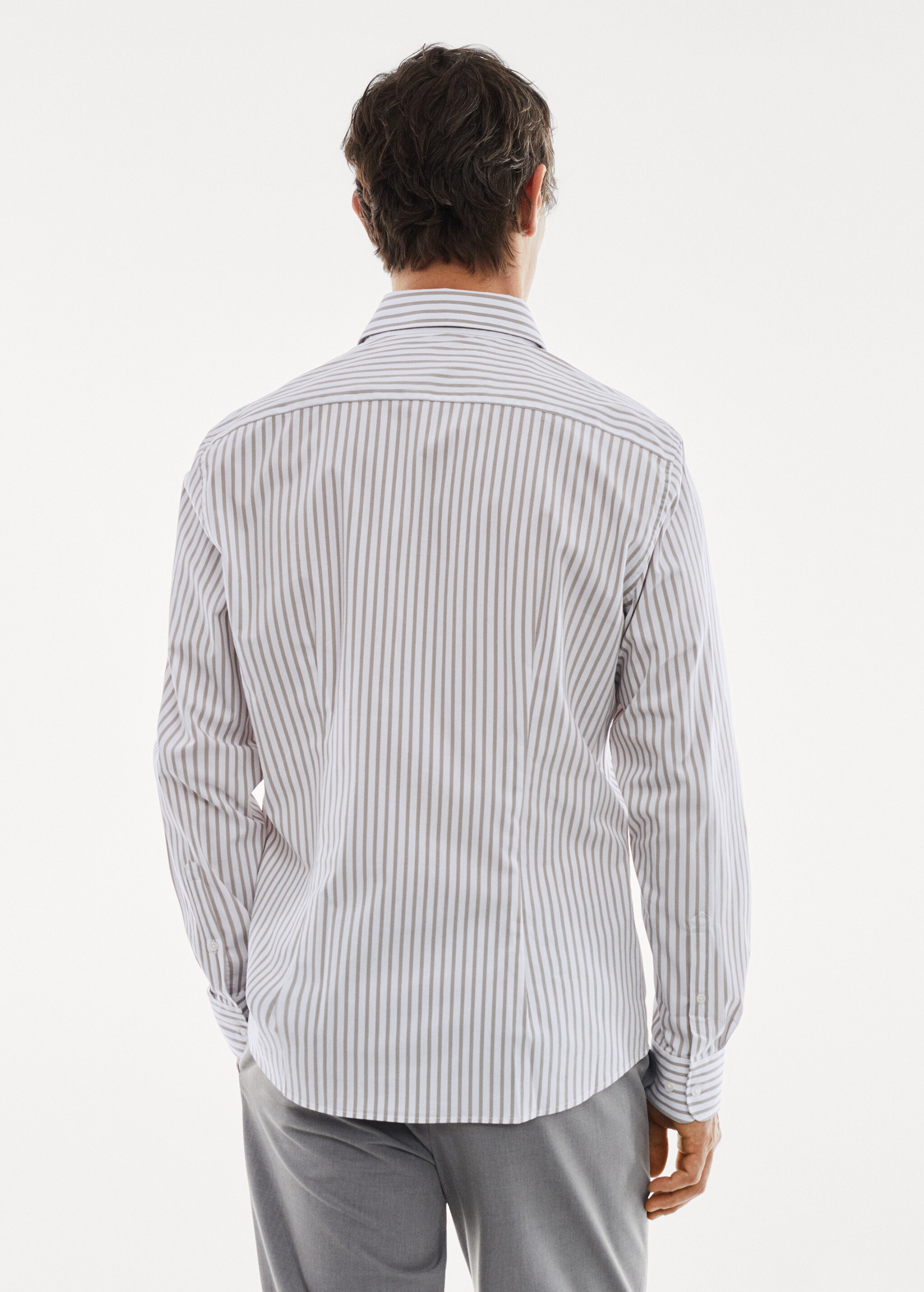 Gestreiftes Slim Fit-Hemd aus Stretchstoff - Rückseite des Artikels