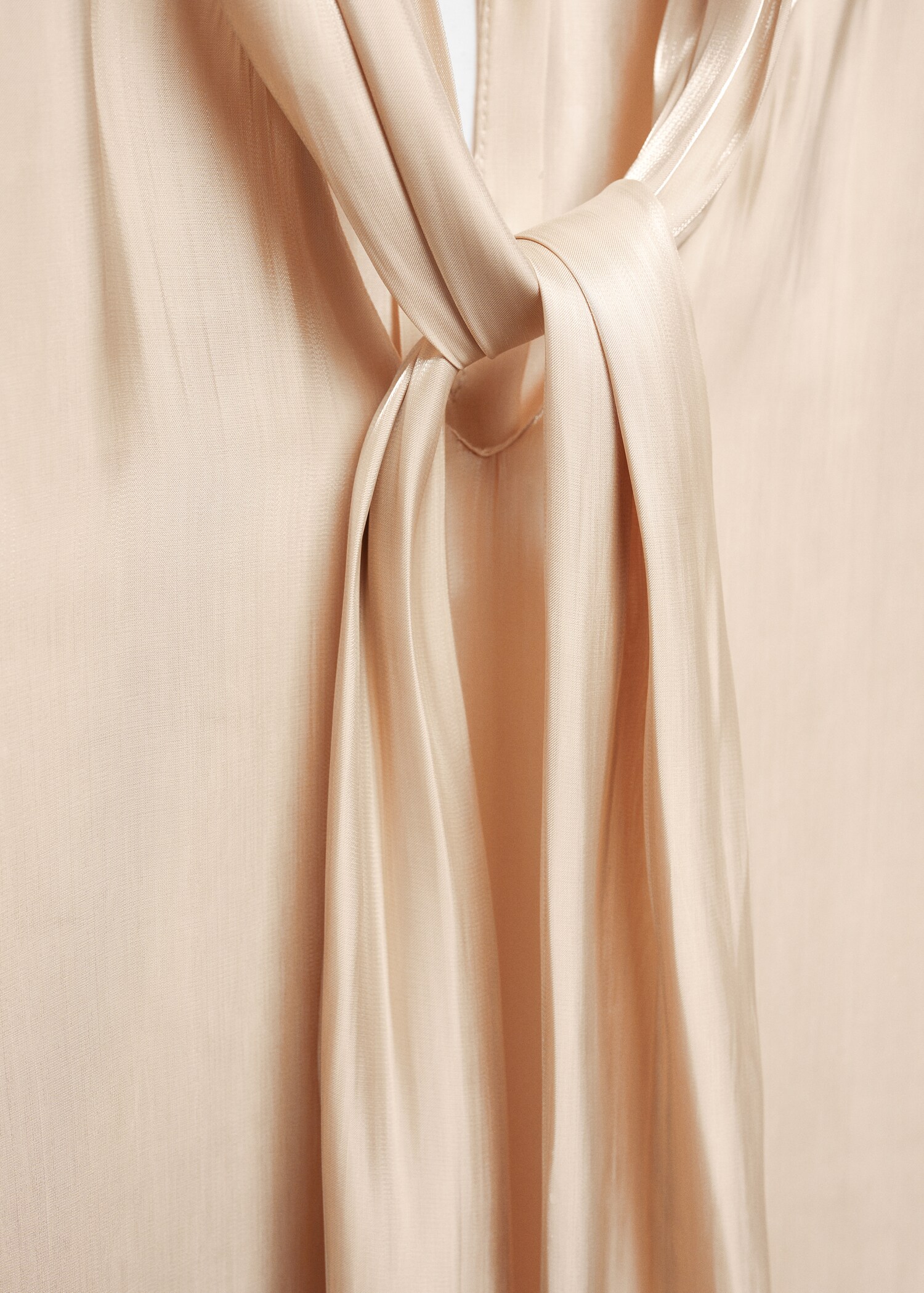 Satinierte Bluse mit Schleife am Kragen - Detail des Artikels 8