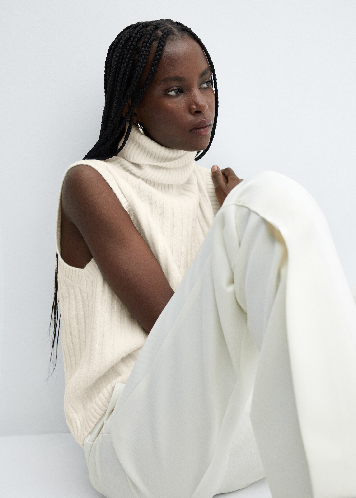 Ribbed turtleneck gilet - Details of the article 2