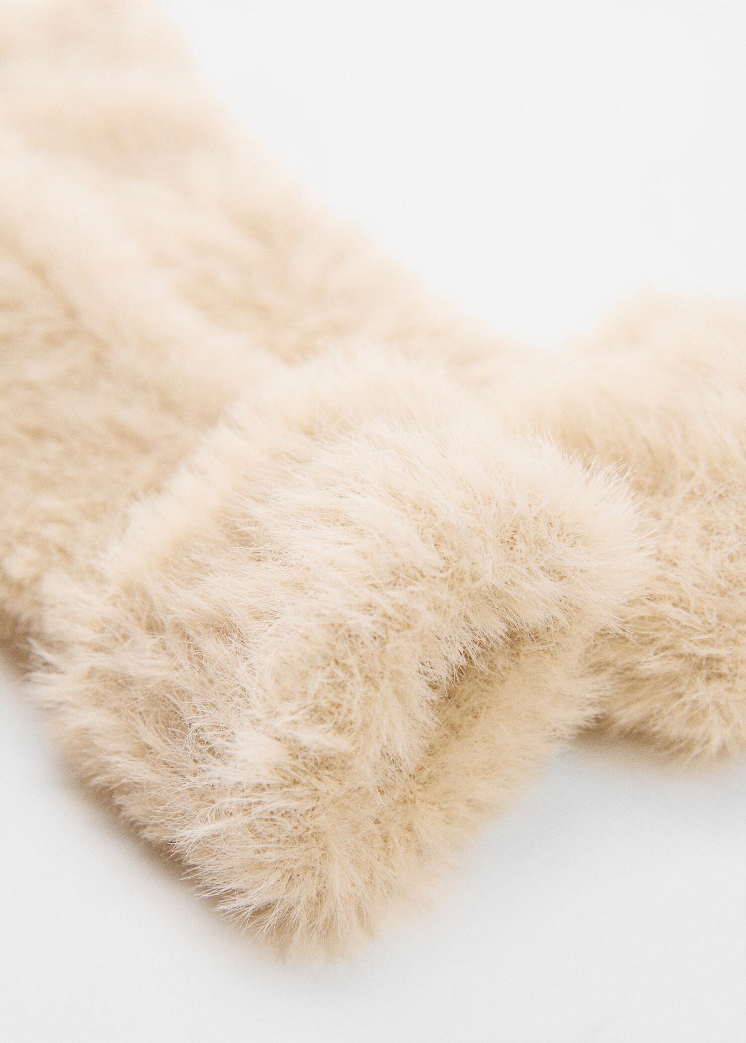 Gants fausse fourrure - Plan moyen