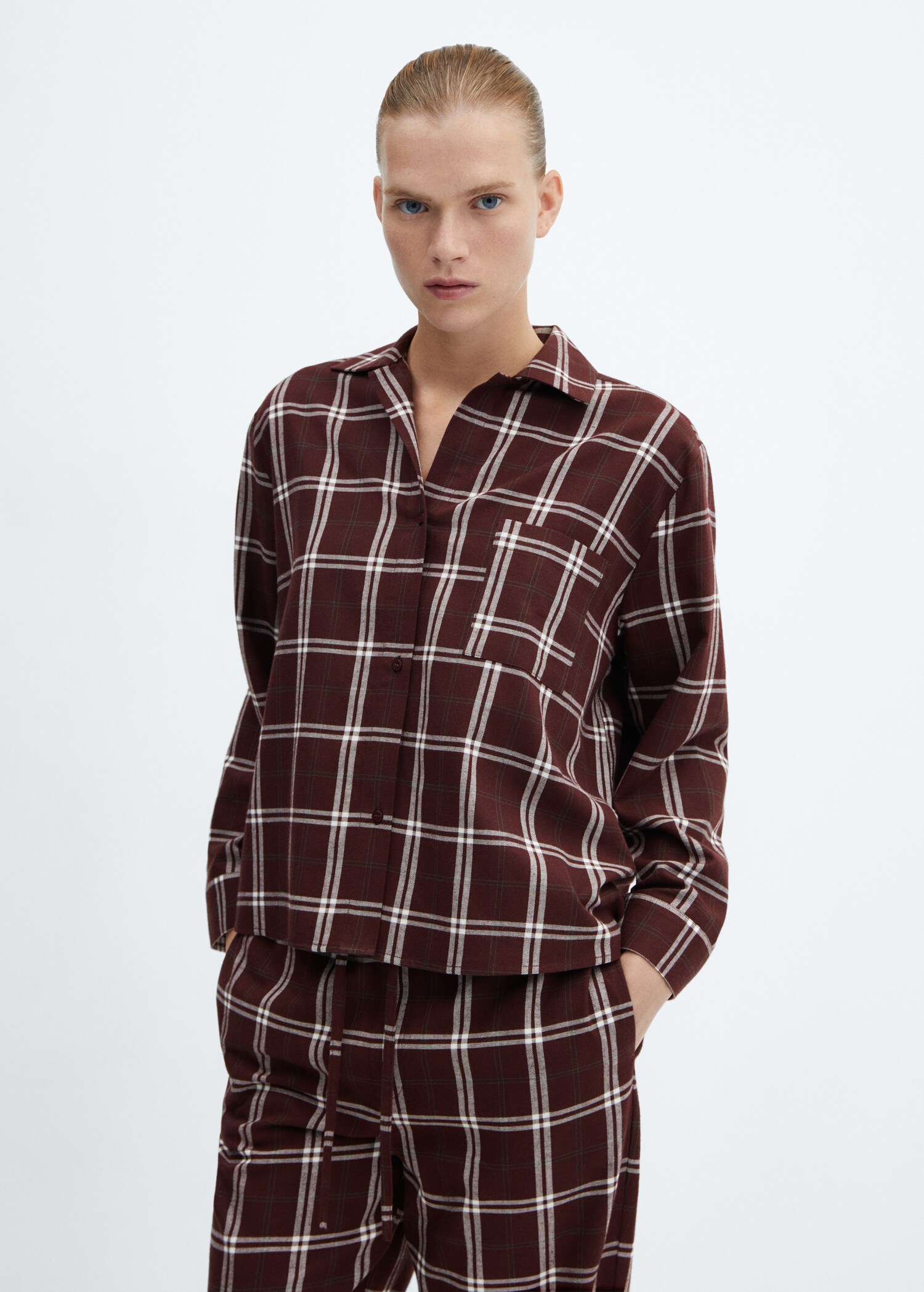Camisa pijama cuadros franela - Plano medio