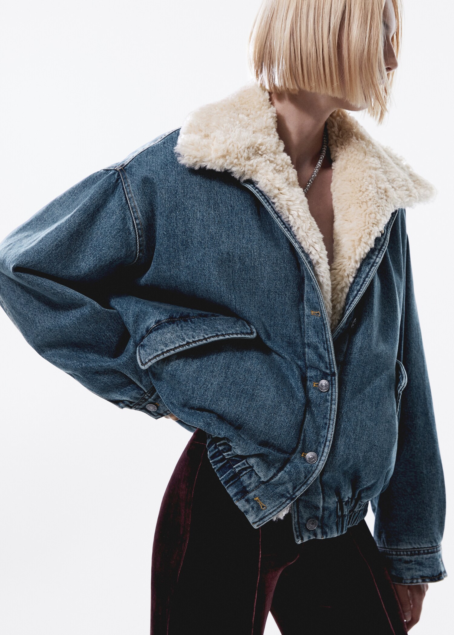 Chaqueta bomber vaquera borreguito - Plano medio