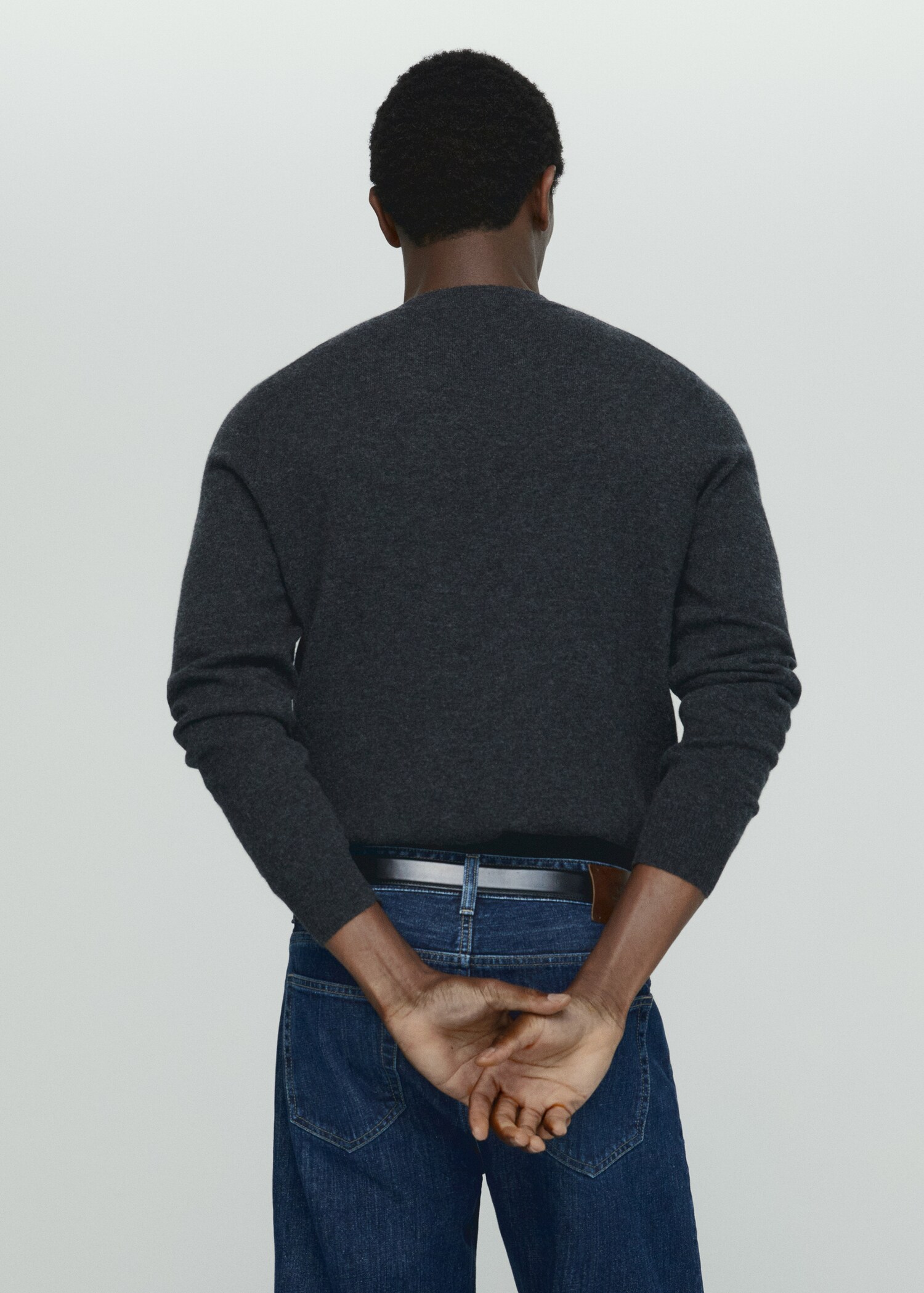 100% cashmere sweater - Reverse of the article