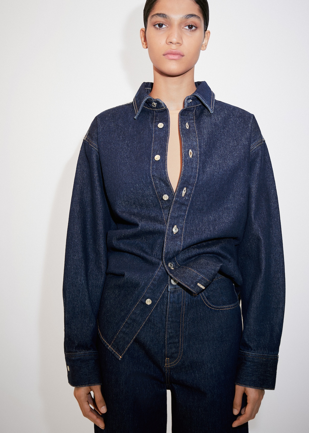 Wideleg Mid-Rise Jeans - Women
