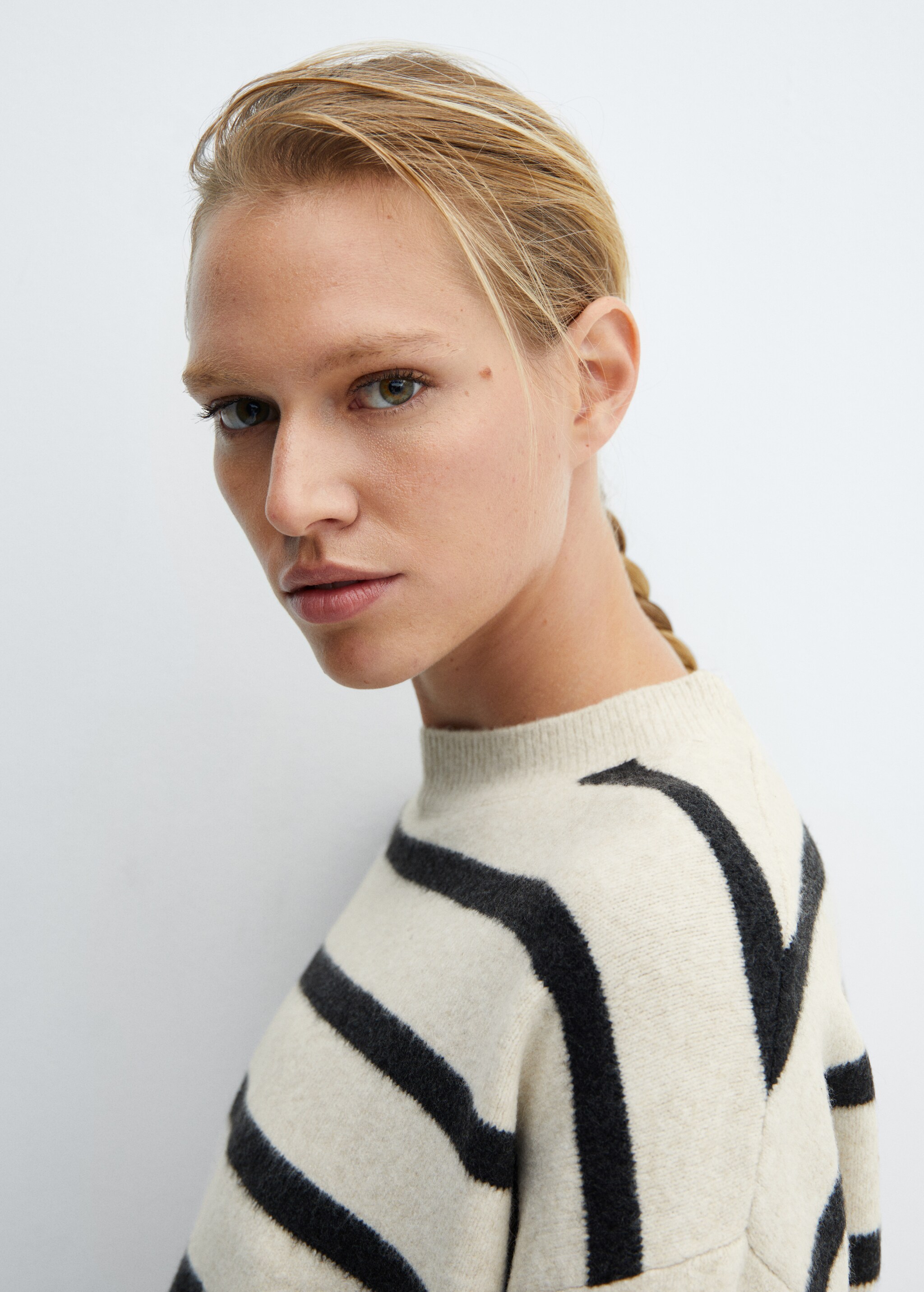Round-neck striped sweater - Details of the article 1