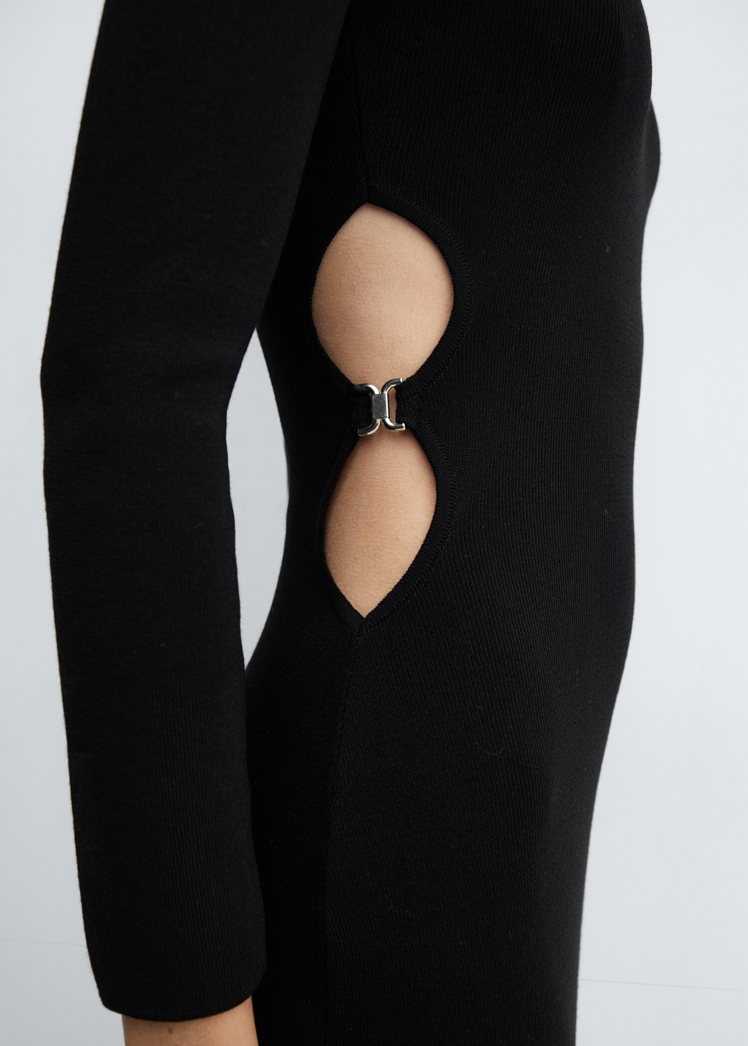 Vestido aberturas detalle metálico - Detalle del artículo 6