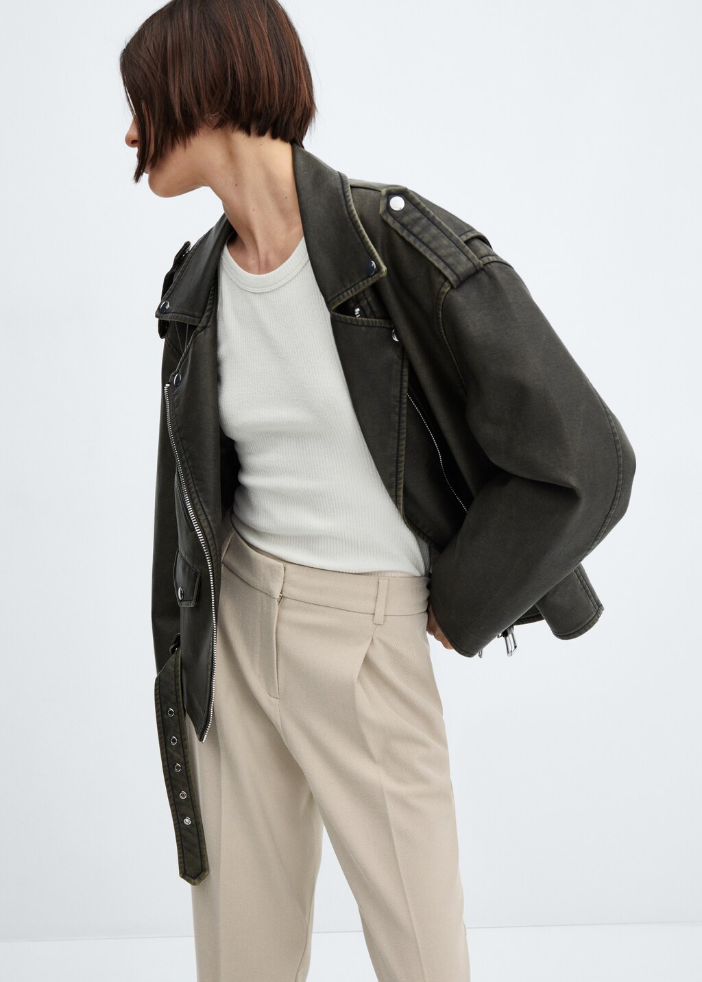 Straight-fit pleated pants - image 4