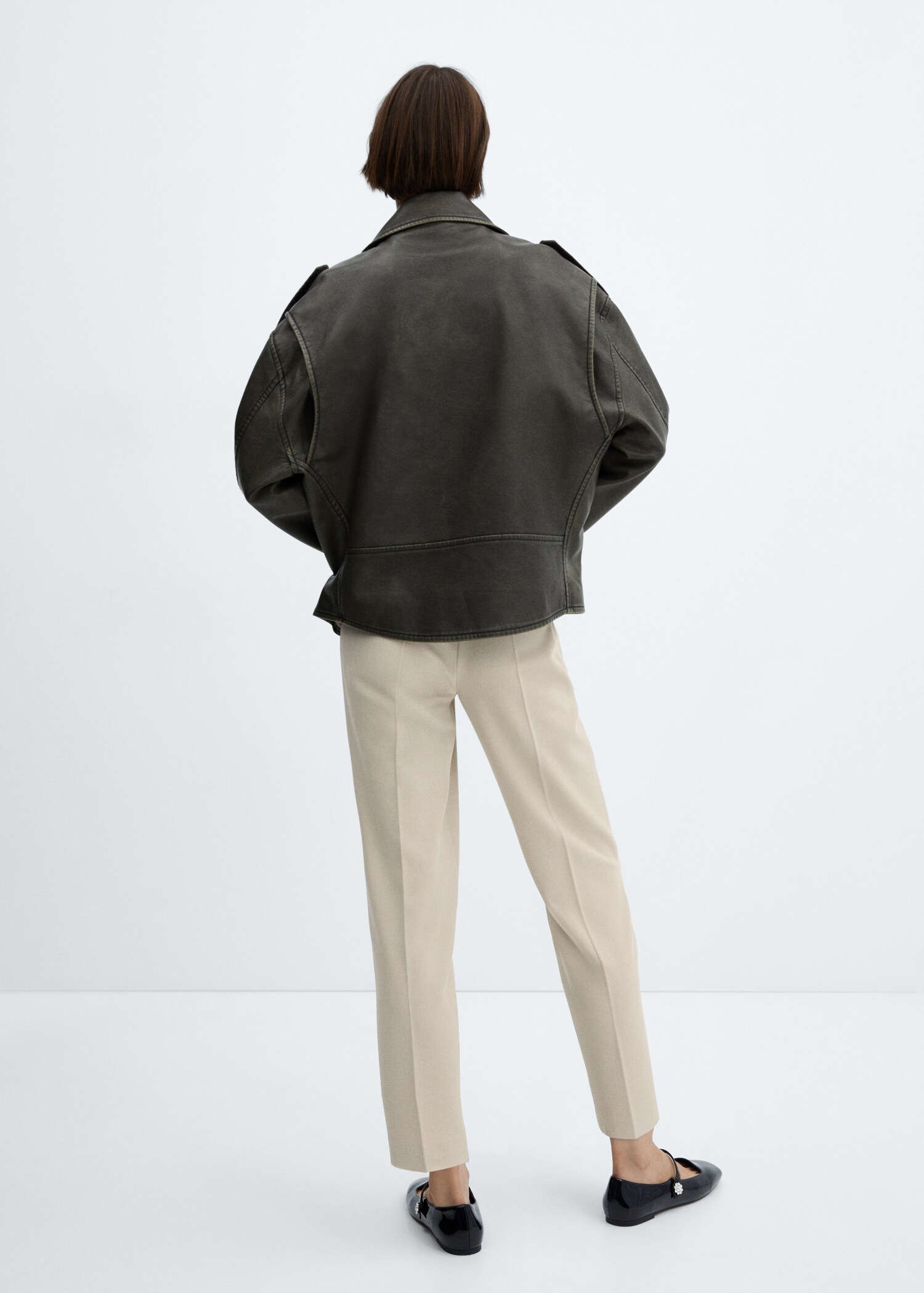 Pleat straight trousers - Reverse of the article