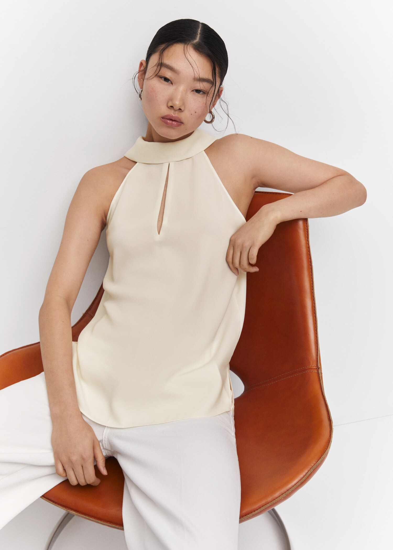 Halter top with slit detail - Details of the article 2