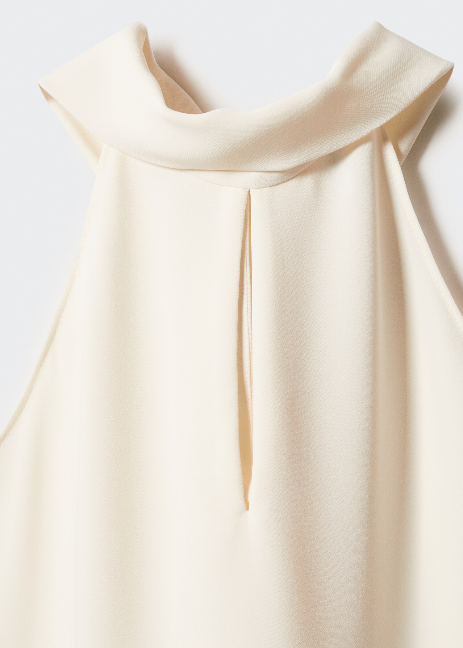 Halter top with slit detail - Details of the article 8